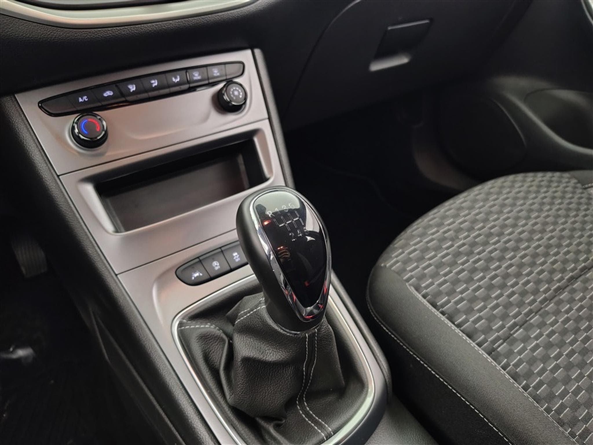 Opel Astra Sports Tourer 1.2 Turbo Edition NAVI/PDC (2022) - Photo 12