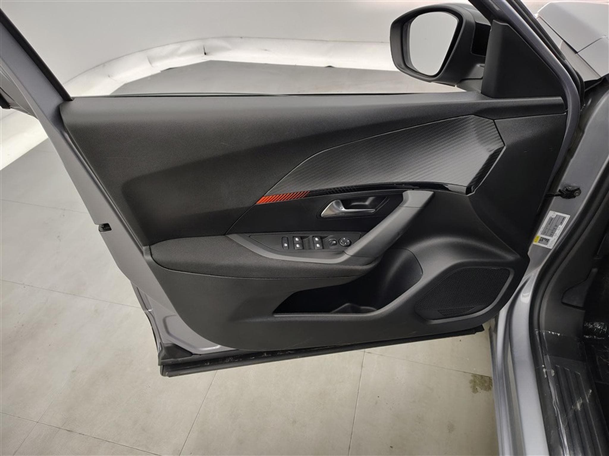 Peugeot 2008 1.2 PureTech 100cv Active CARPLAY / CAMERA (2023) - Photo 16