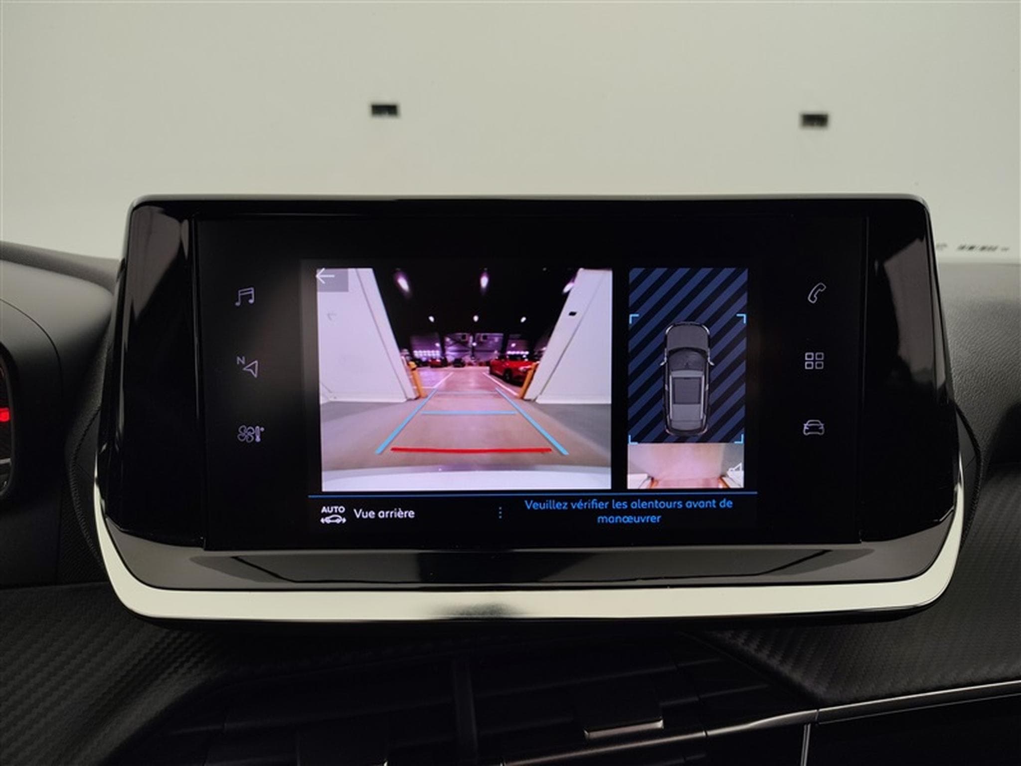Peugeot 2008 1.2 PureTech 100cv Active CARPLAY / CAMERA (2023) - Photo 17