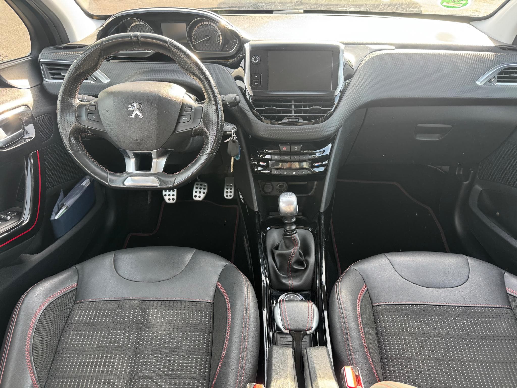 Peugeot 2008 1.6 BlueHDi GT line (2017) - Photo 5