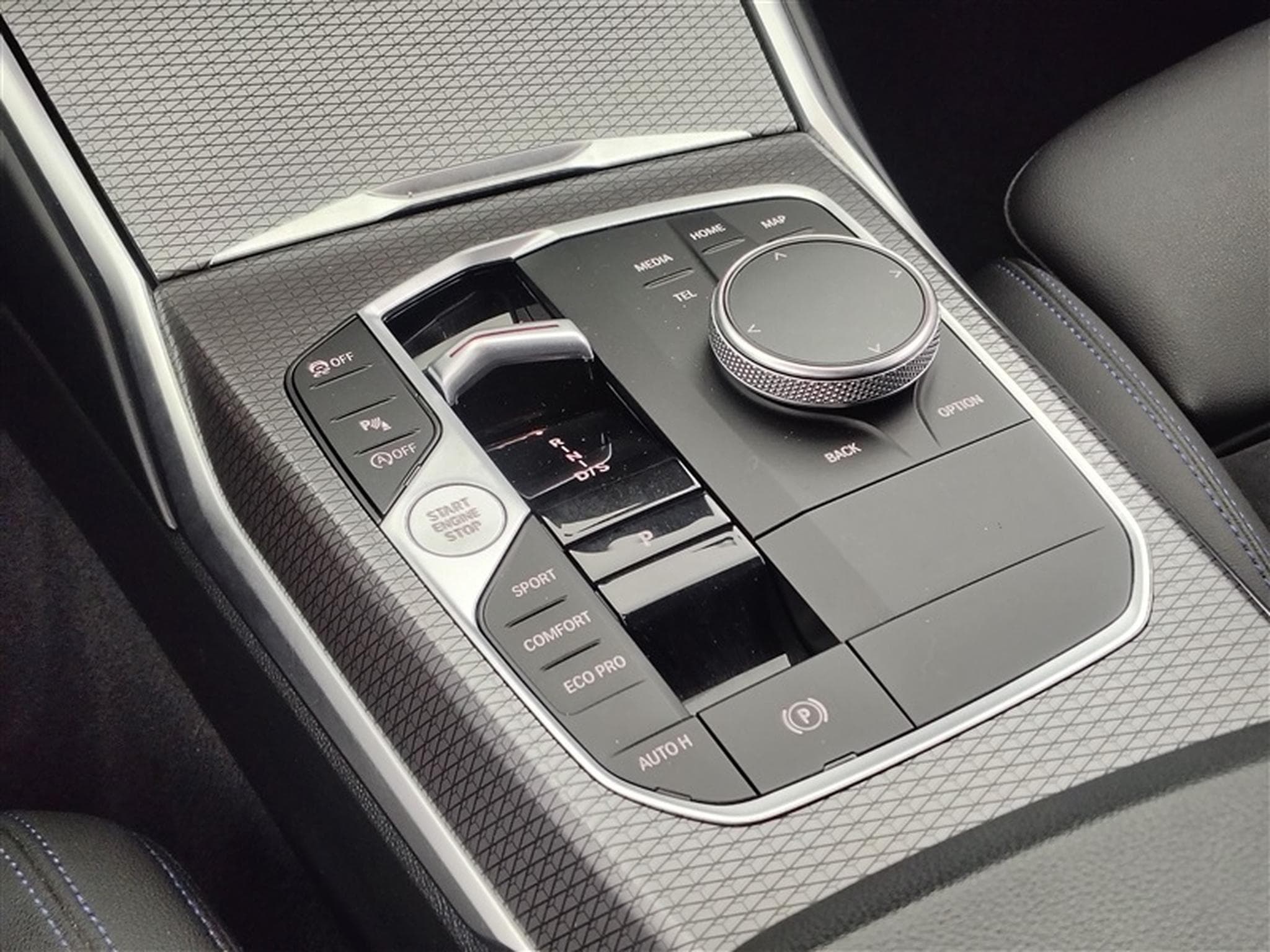 BMW 318 Touring 318iA PACK M ALCANTARA/CAM/CARPLAY (2024) - Photo 12