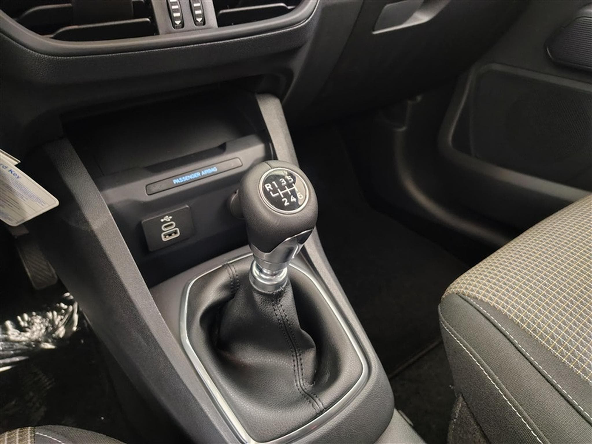 Ford Tourneo 1.0 EcoBoost 125cv Trend CARPLAY / PDC AR (2026) - Photo 12
