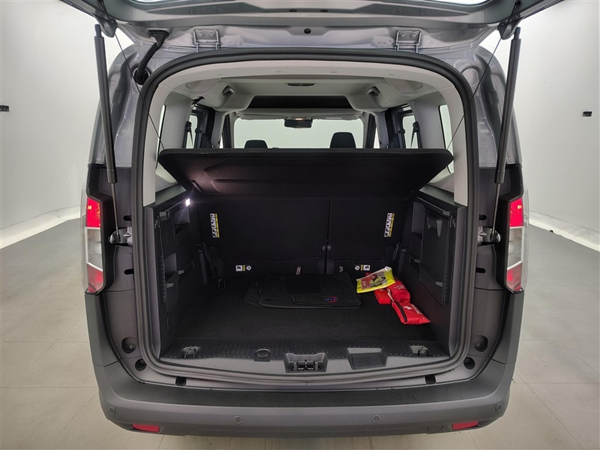 Ford Tourneo 1.0 EcoBoost 125cv Trend CARPLAY / PDC AR (2026) - Photo 14