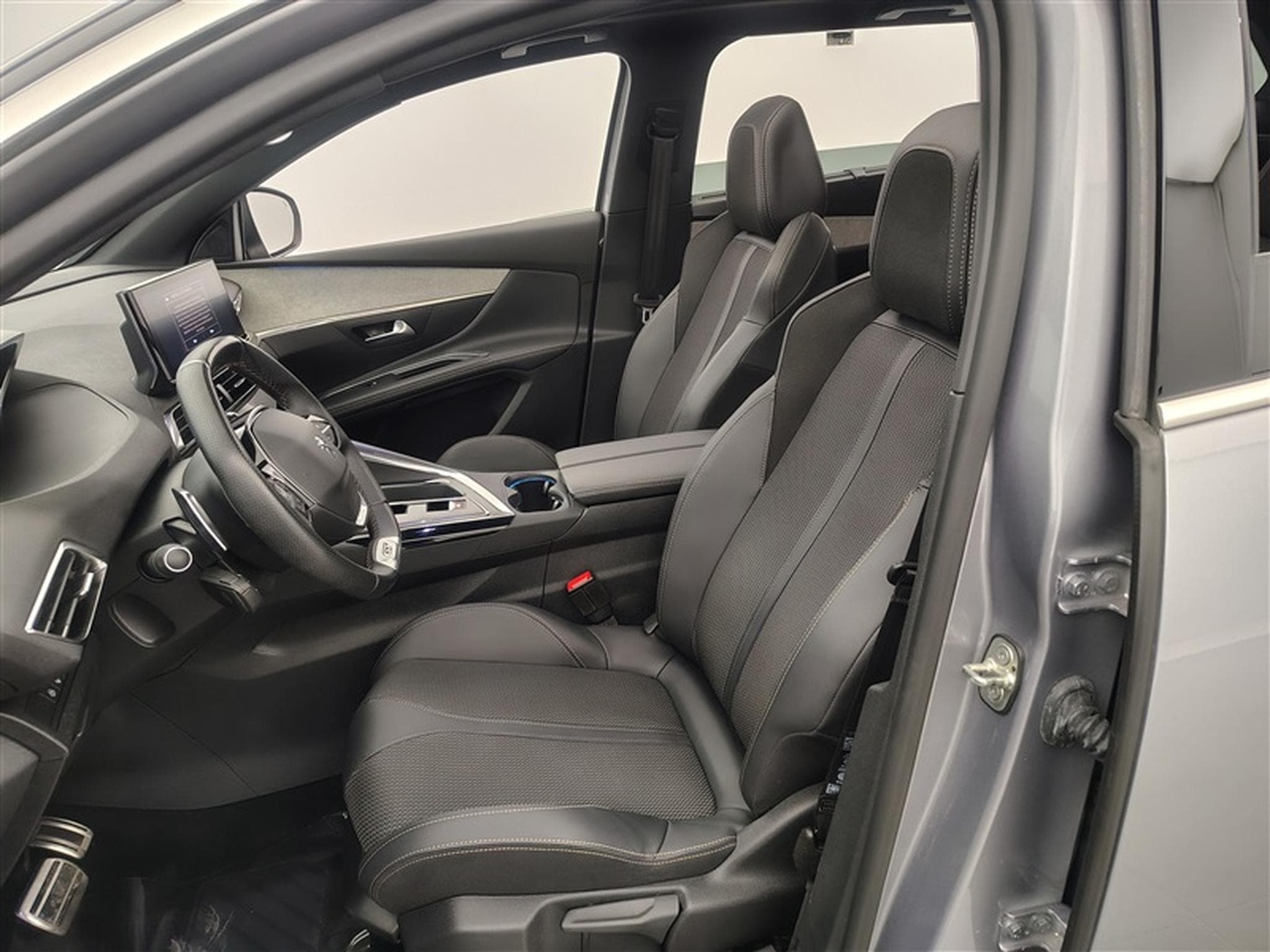 Peugeot 5008 1.2 PureTech 130cv EAT8 GT 7pl. NAVI / FULL LED / PANO / CAM (2023) - Photo 7