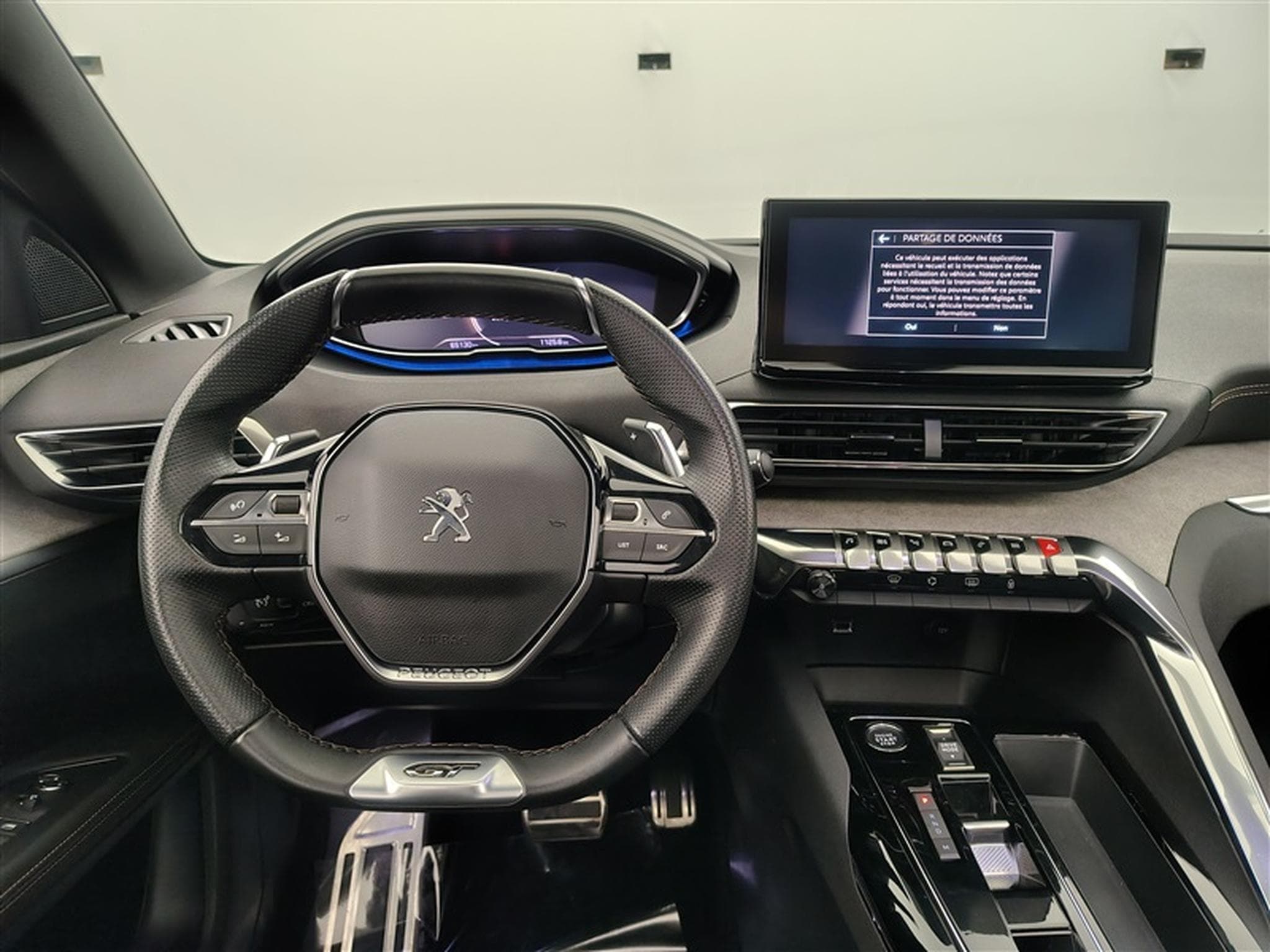 Peugeot 5008 1.2 PureTech 130cv EAT8 GT 7pl. NAVI / FULL LED / PANO / CAM (2023) - Photo 9