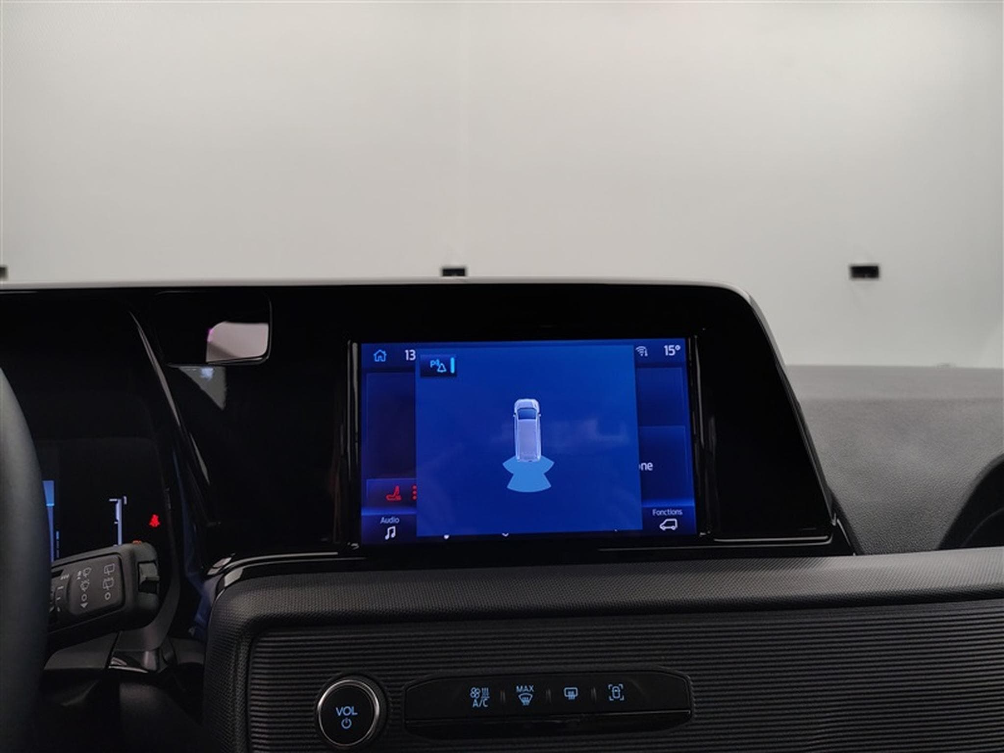 Ford Tourneo 1.0 EcoBoost 125cv Trend CARPLAY / PDC AR (2026) - Photo 17