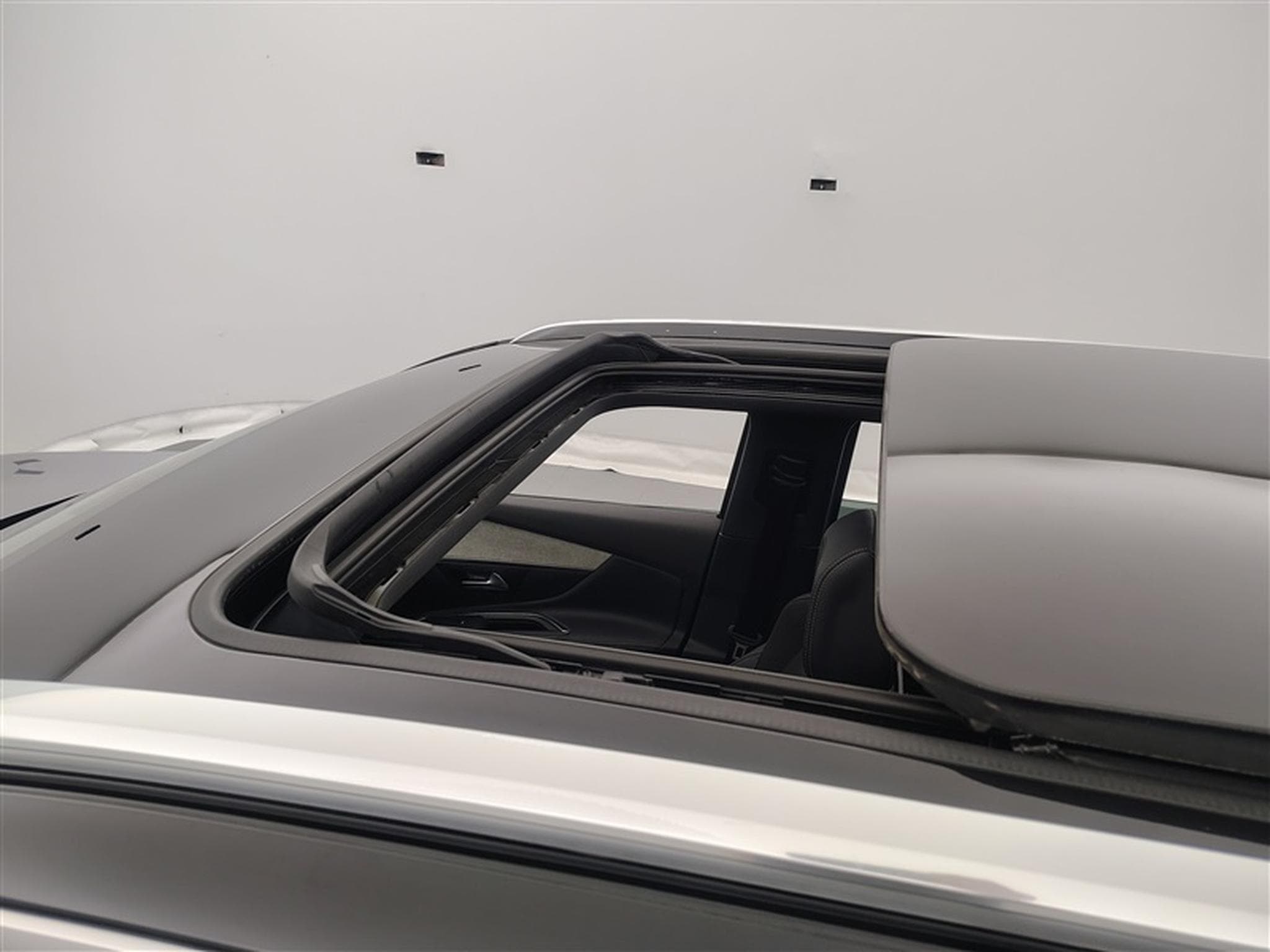 Peugeot 5008 1.2 PureTech 130cv EAT8 GT 7pl. NAVI / FULL LED / PANO / CAM (2023) - Photo 17