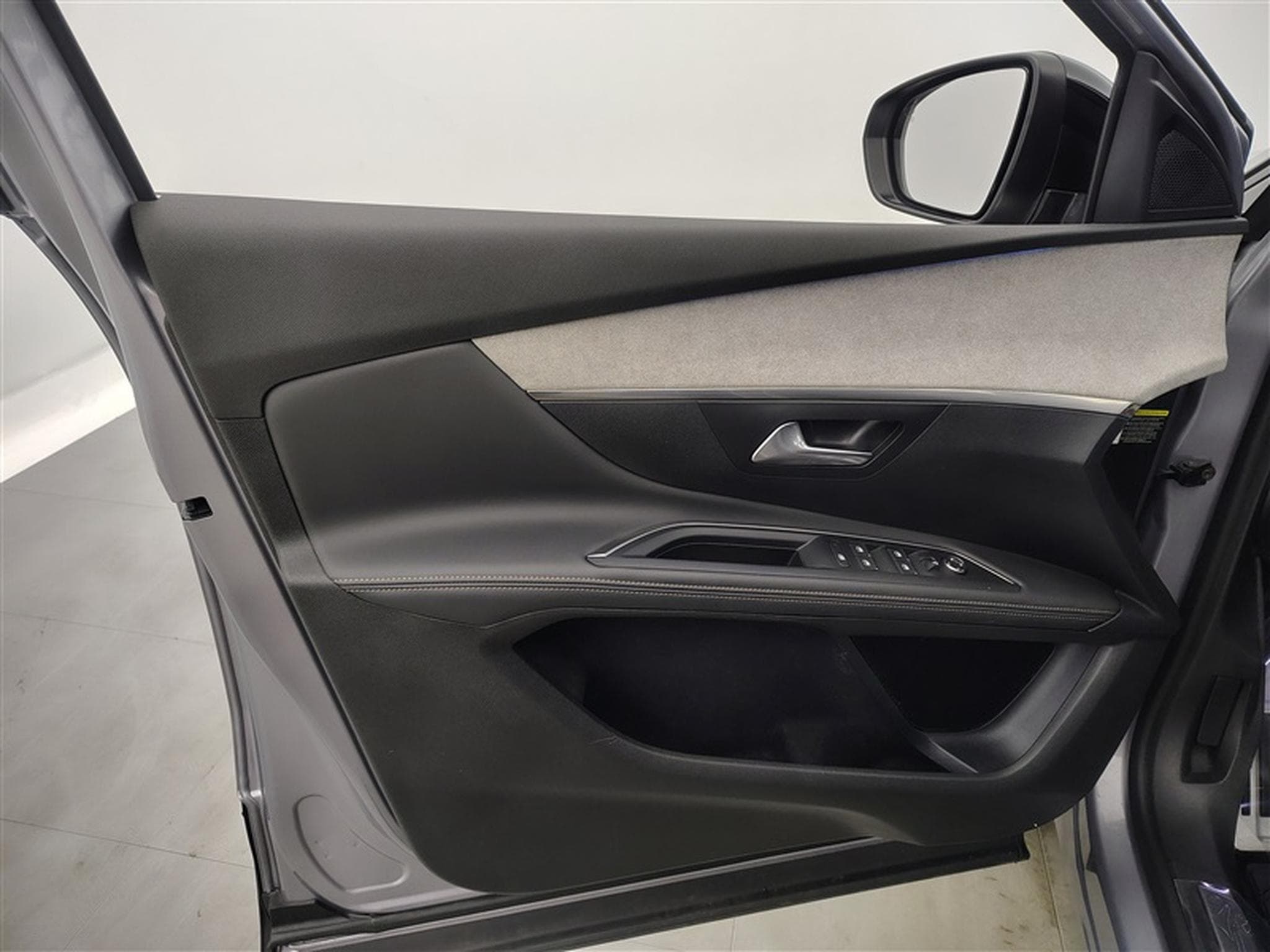 Peugeot 5008 1.2 PureTech 130cv EAT8 GT 7pl. NAVI / FULL LED / PANO / CAM (2023) - Photo 15