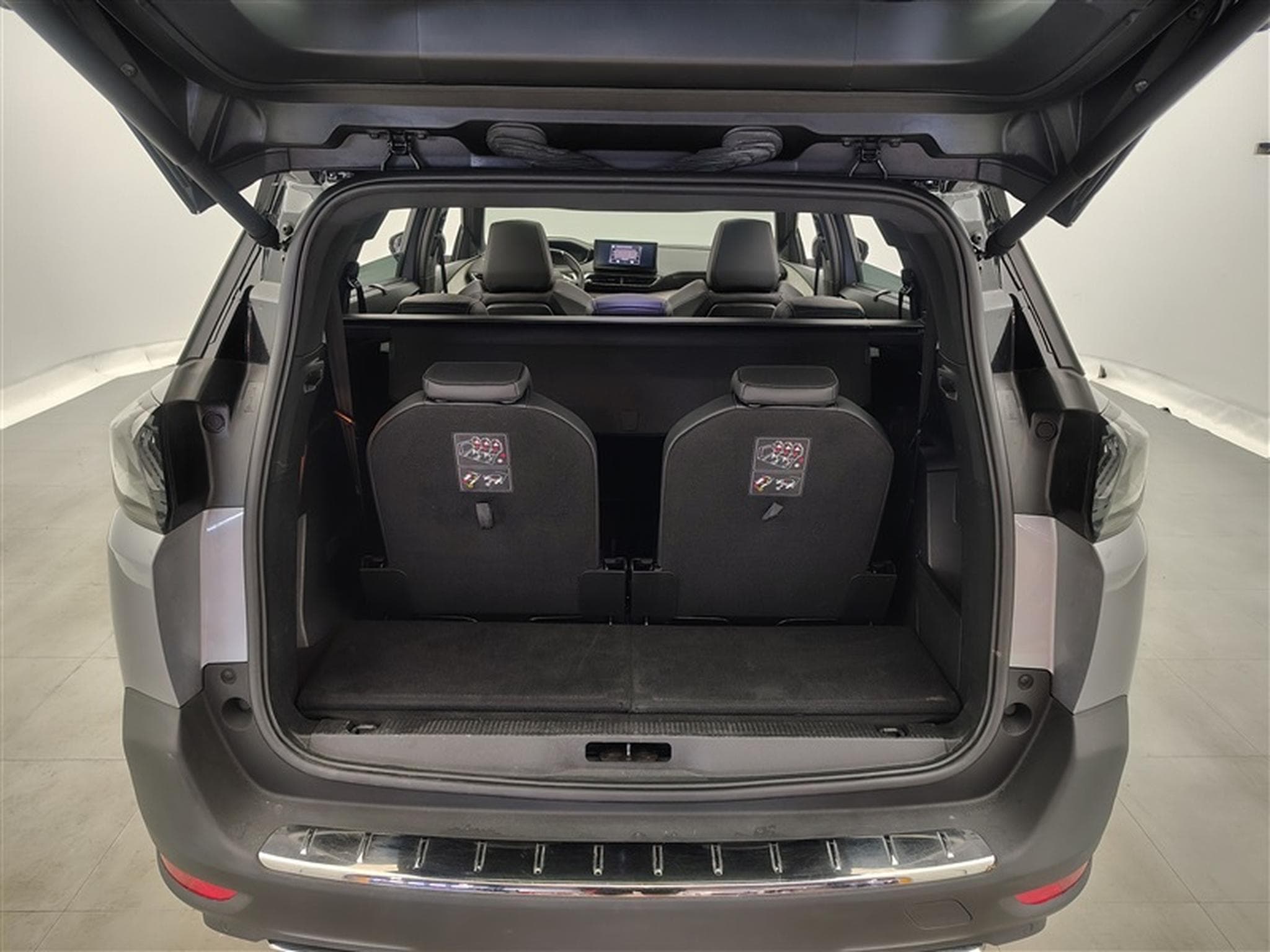 Peugeot 5008 1.2 PureTech 130cv EAT8 GT 7pl. NAVI / FULL LED / PANO / CAM (2023) - Photo 13