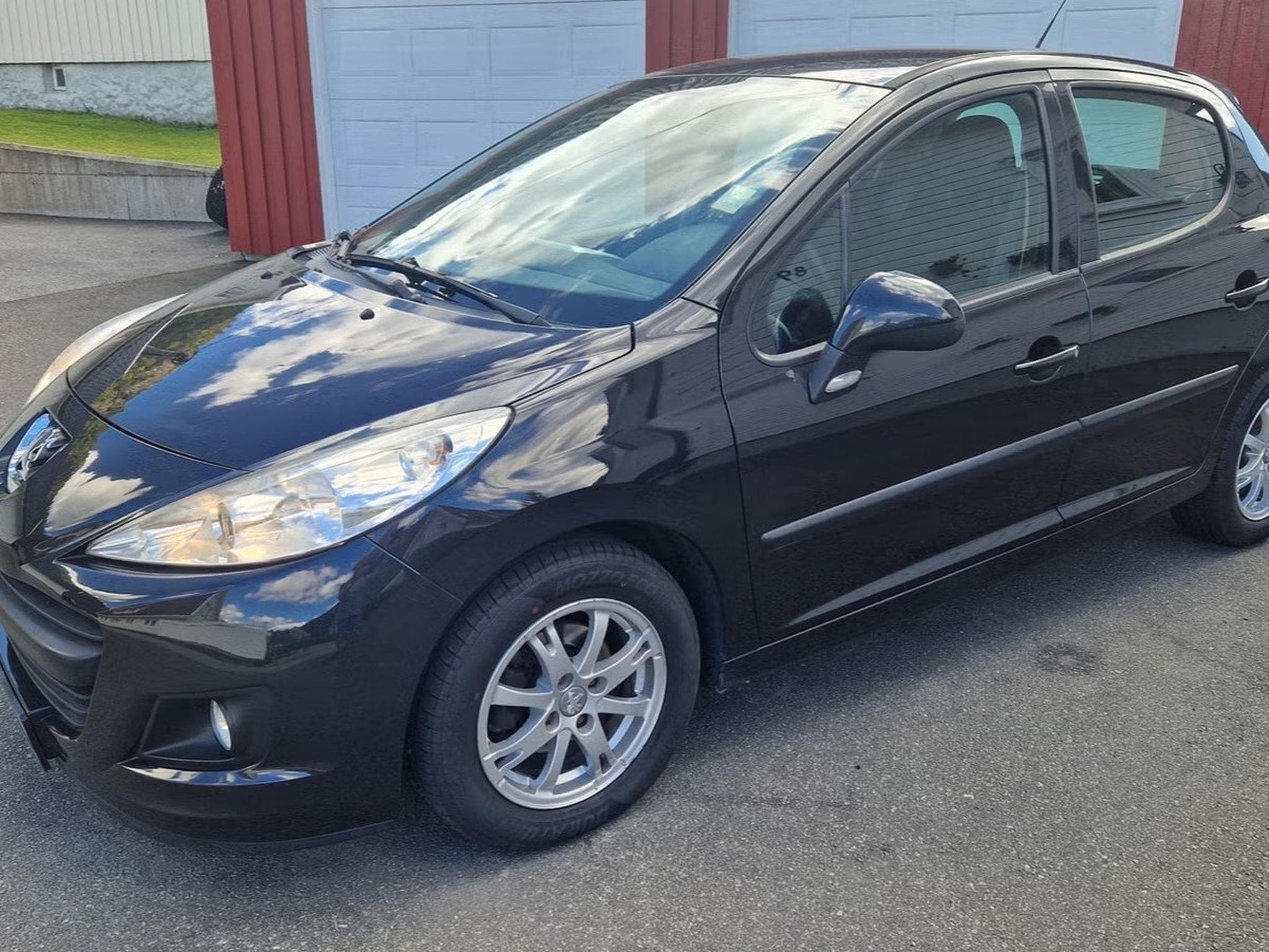 Peugeot 207 1.4 HDI Premium (2011) - Photo 1