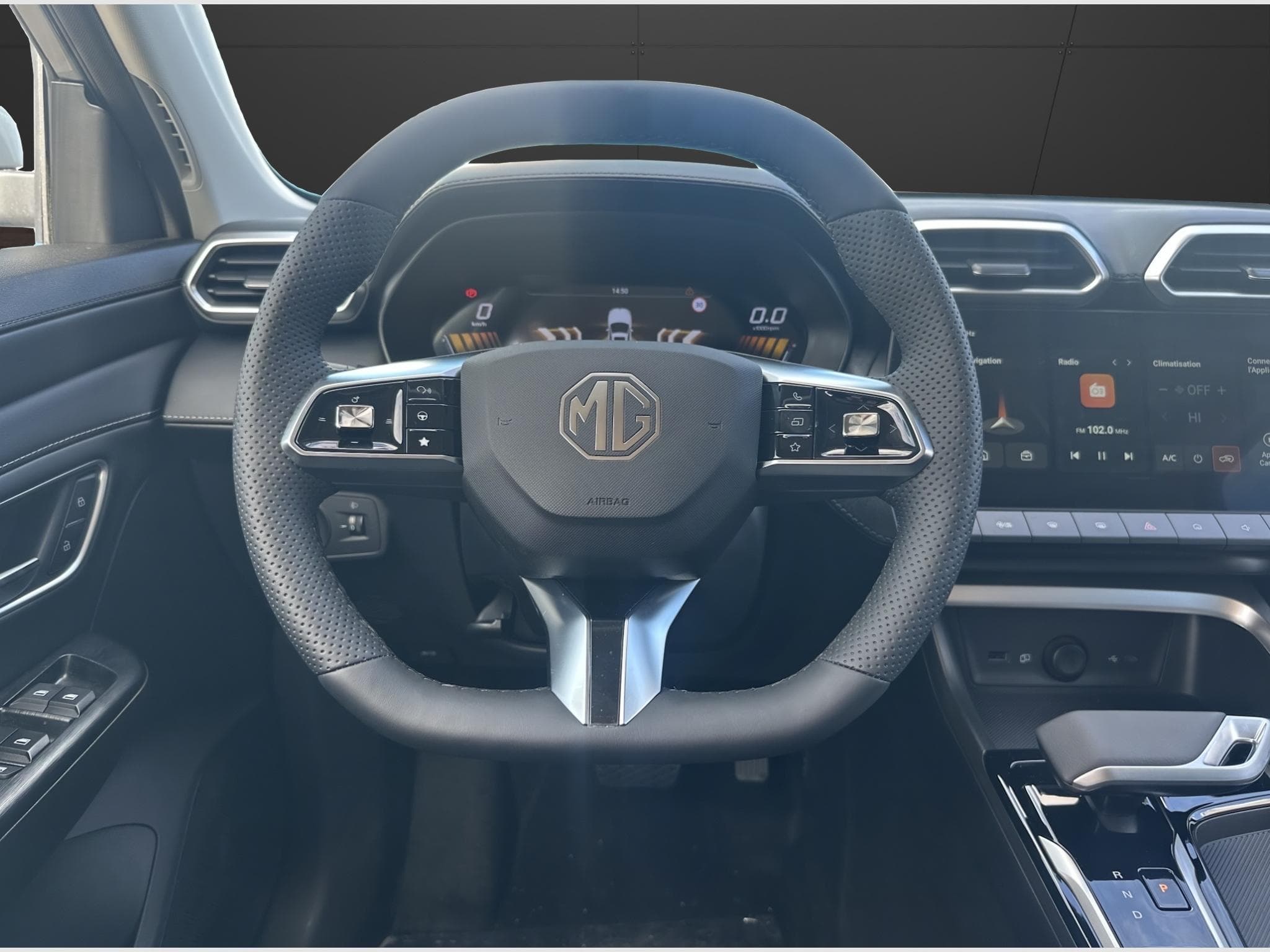 MG ZS MG ZS Luxury 1.5L Hybrid 197HP (2026) - Photo 8