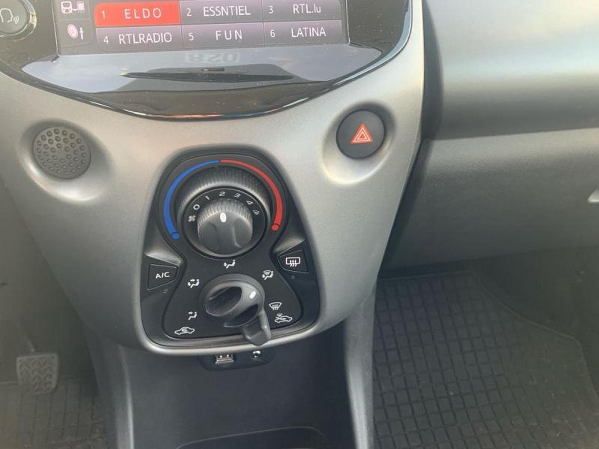 Toyota Aygo II X (2021) - Photo 16