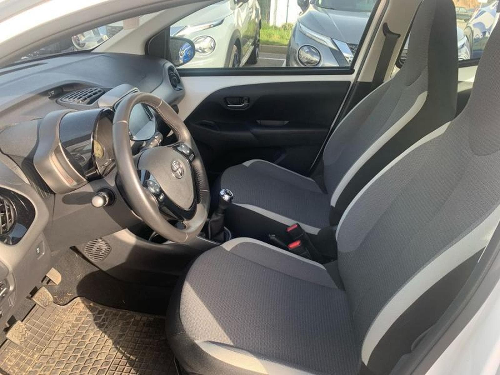 Toyota Aygo II X (2021) - Photo 23