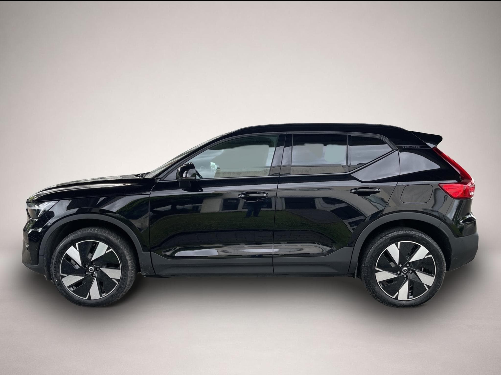 Volvo XC40 (2023) - Photo 2