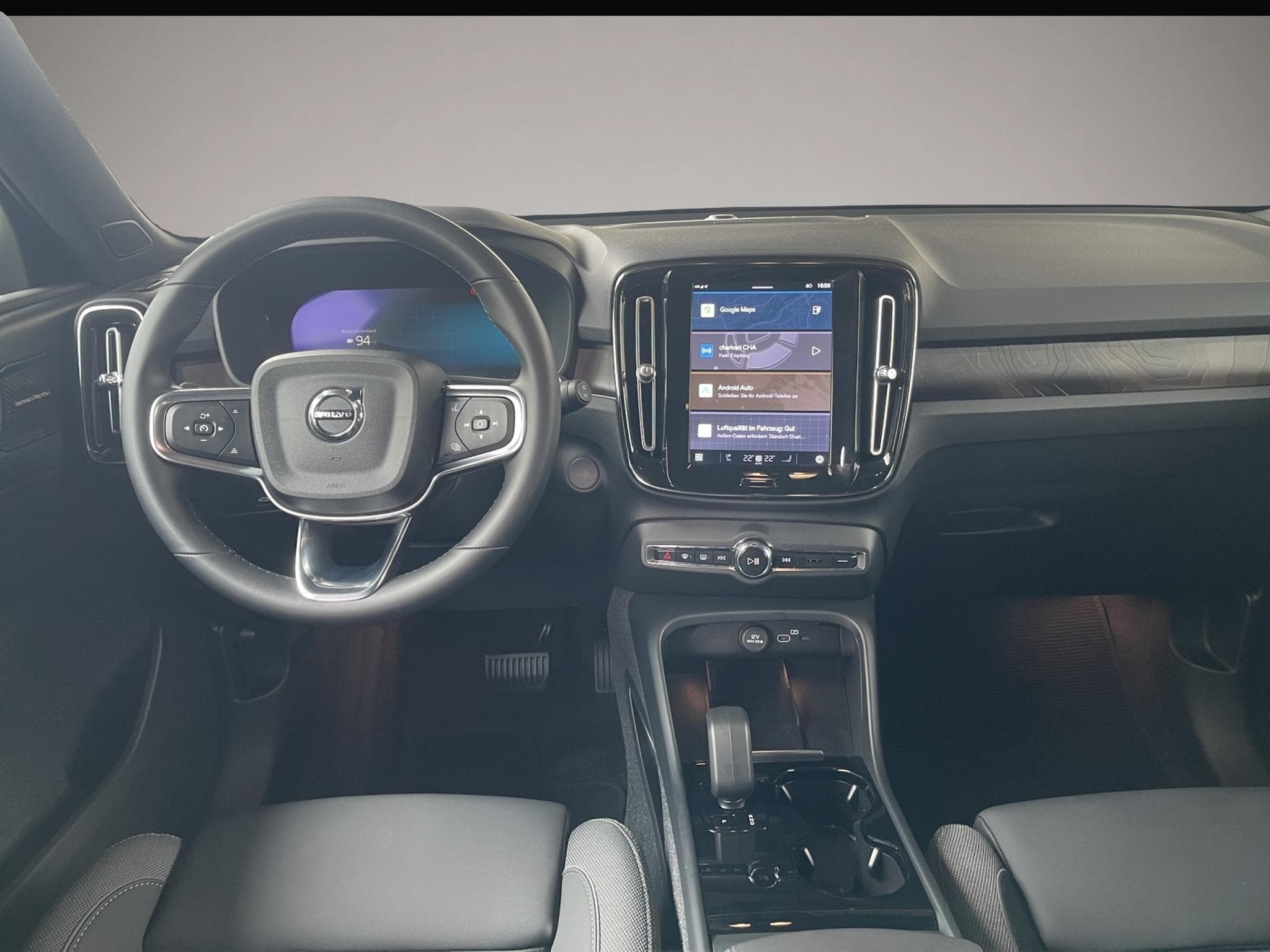 Volvo XC40 (2023) - Photo 8