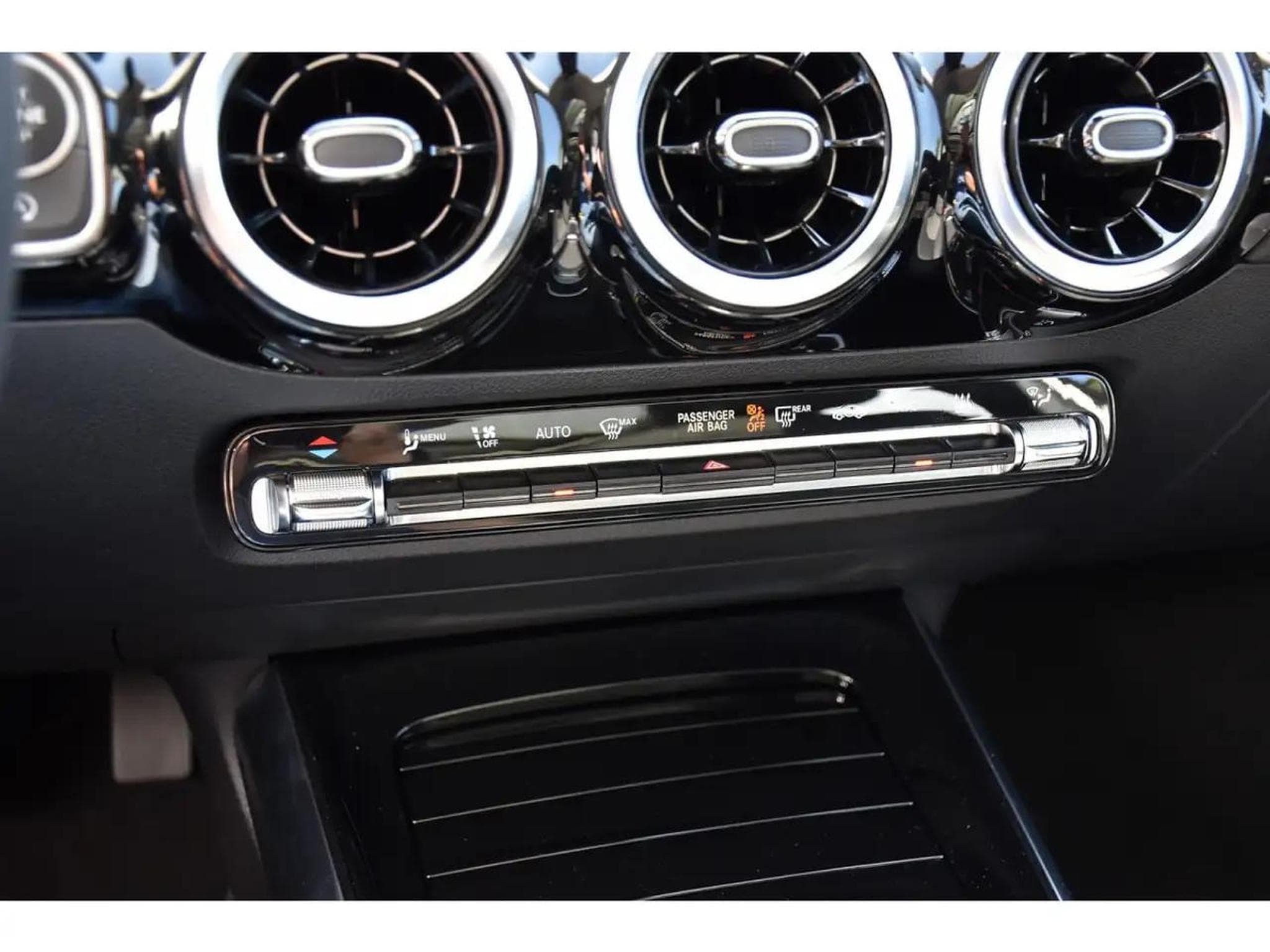 Mercedes GLA 200 (2024) - Photo 19