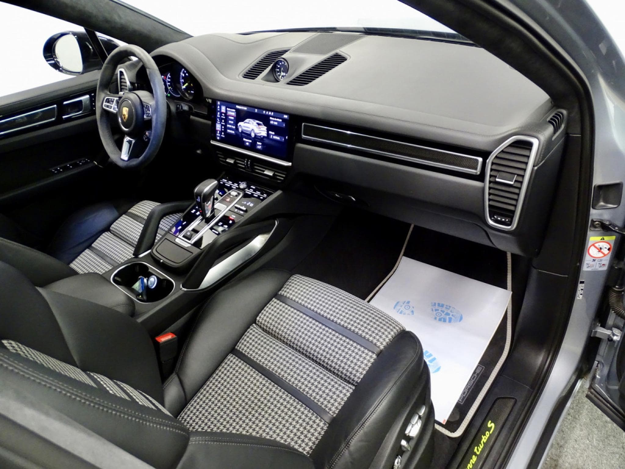 Porsche Cayenne COUPE TURBO S E-HYBRID KERAMIK SPORT PAKET PACK CHRONO (2020) - Photo 7