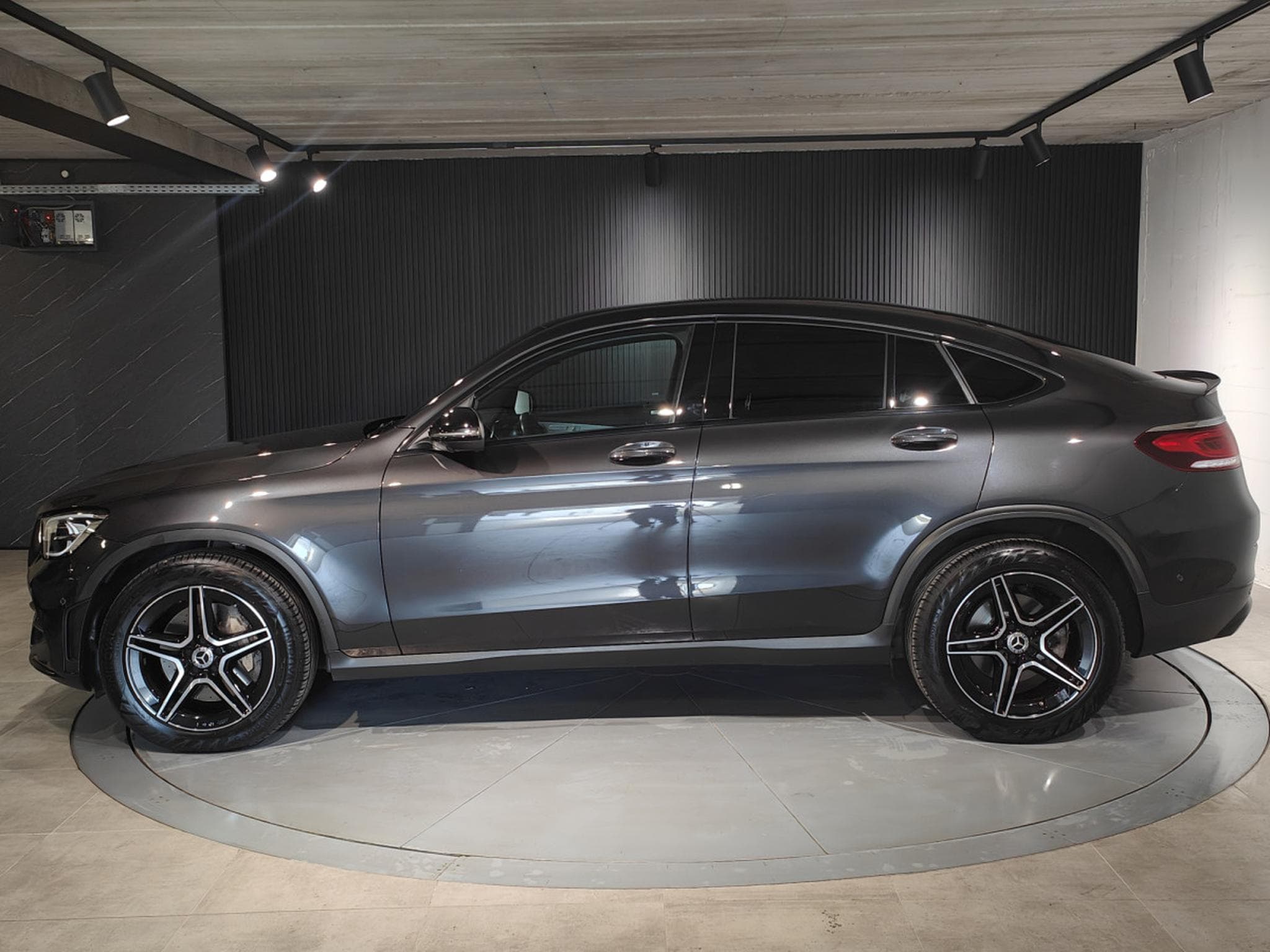 Mercedes GLC 200 PACK AMG 4 MATIC BLUETOOTH SIEGE CHAUFFANT GPS CARPLAY (2022) - Photo 5