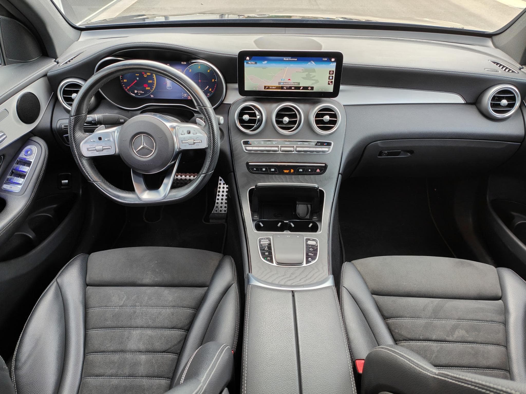 Mercedes GLC 200 PACK AMG 4 MATIC BLUETOOTH SIEGE CHAUFFANT GPS CARPLAY (2022) - Photo 9