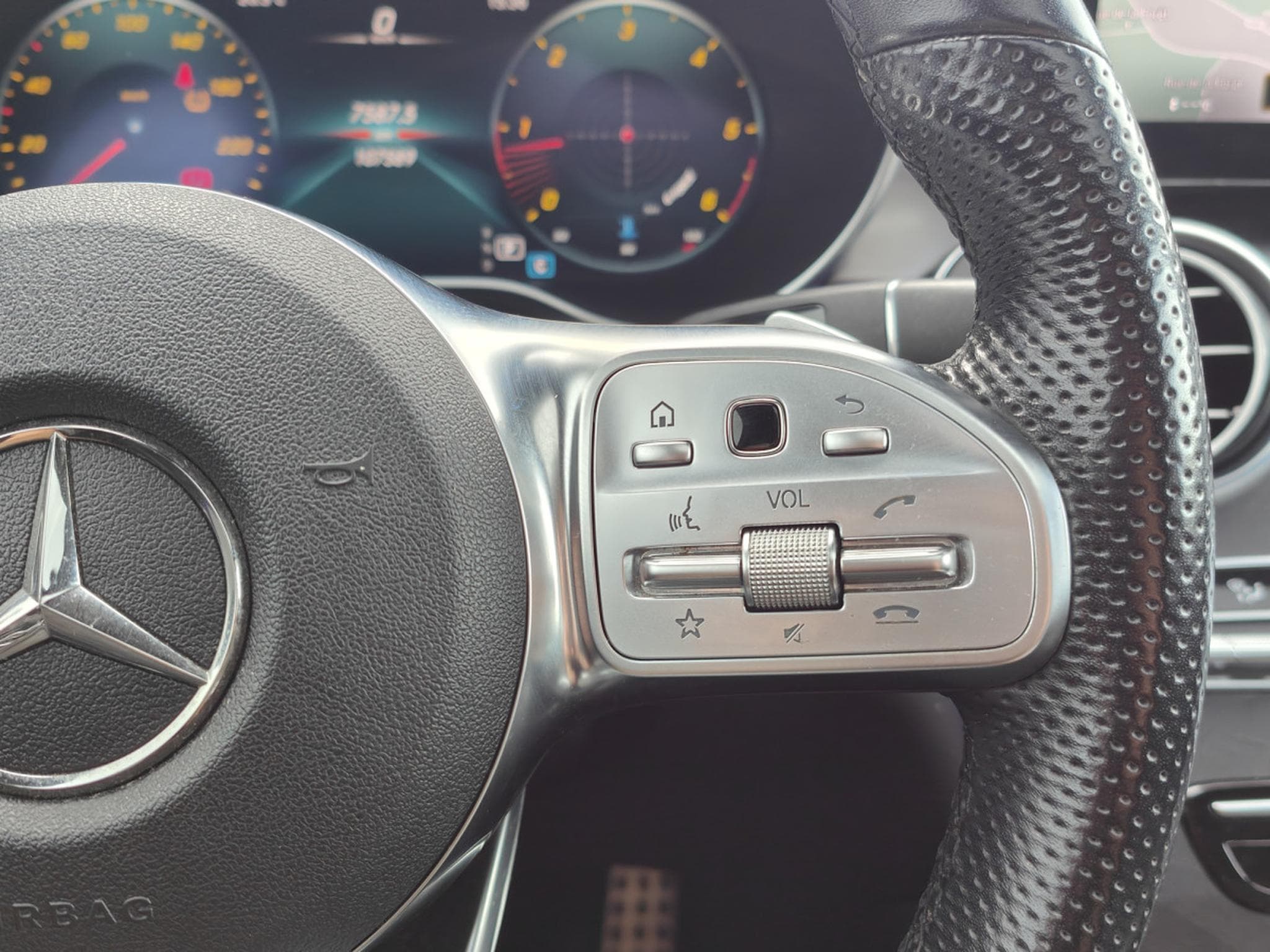Mercedes GLC 200 PACK AMG 4 MATIC BLUETOOTH SIEGE CHAUFFANT GPS CARPLAY (2022) - Photo 16
