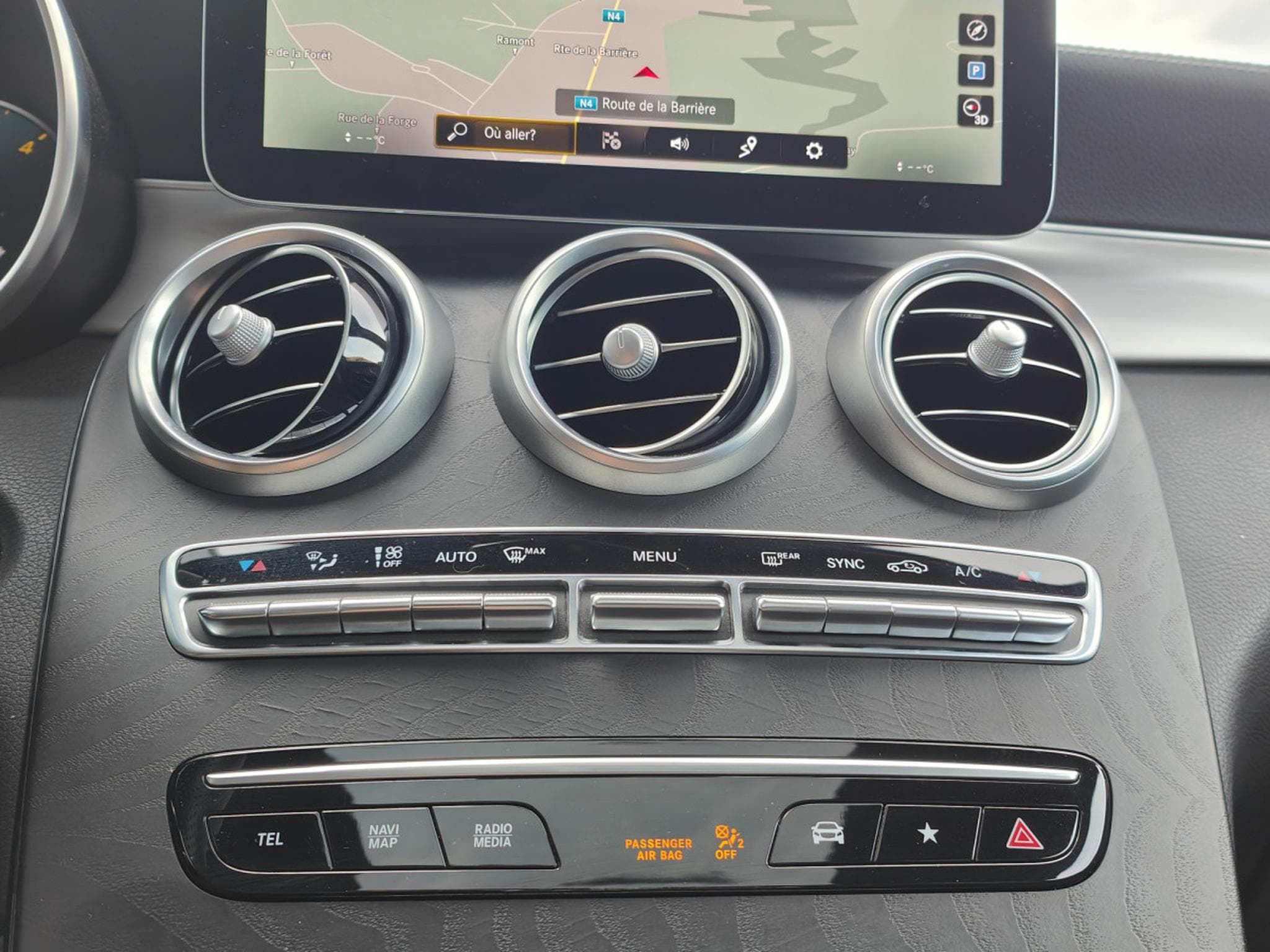 Mercedes GLC 200 PACK AMG 4 MATIC BLUETOOTH SIEGE CHAUFFANT GPS CARPLAY (2022) - Photo 20