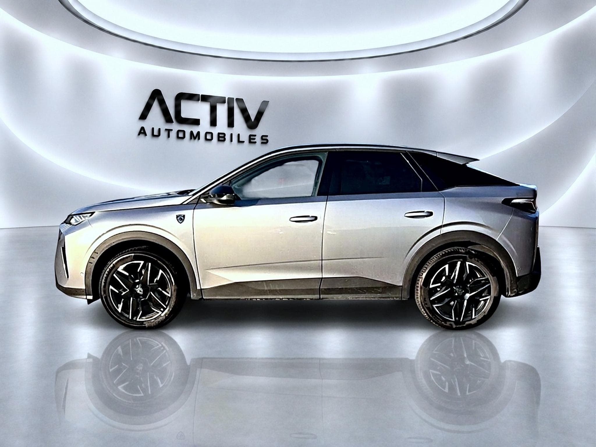 Peugeot 3008 1.2 HYBRID 145 GT E-DCS6 (2025) - Photo 4