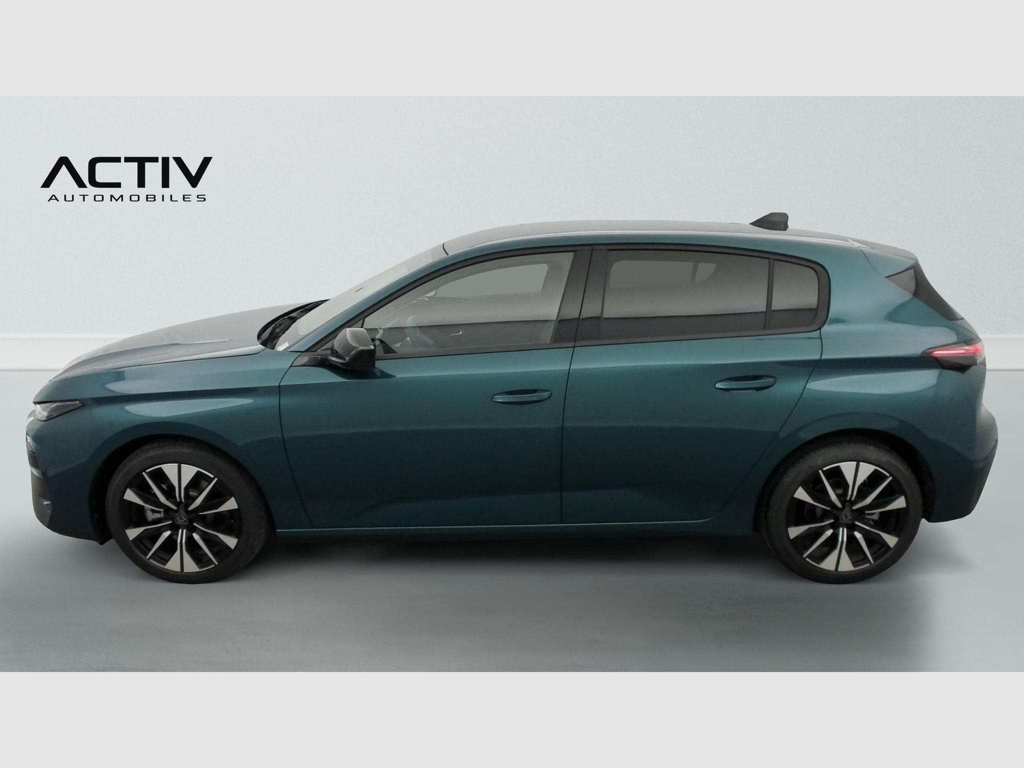 Peugeot 308 Hybrid 145 e-DCS6 Allure (2025) - Photo 4
