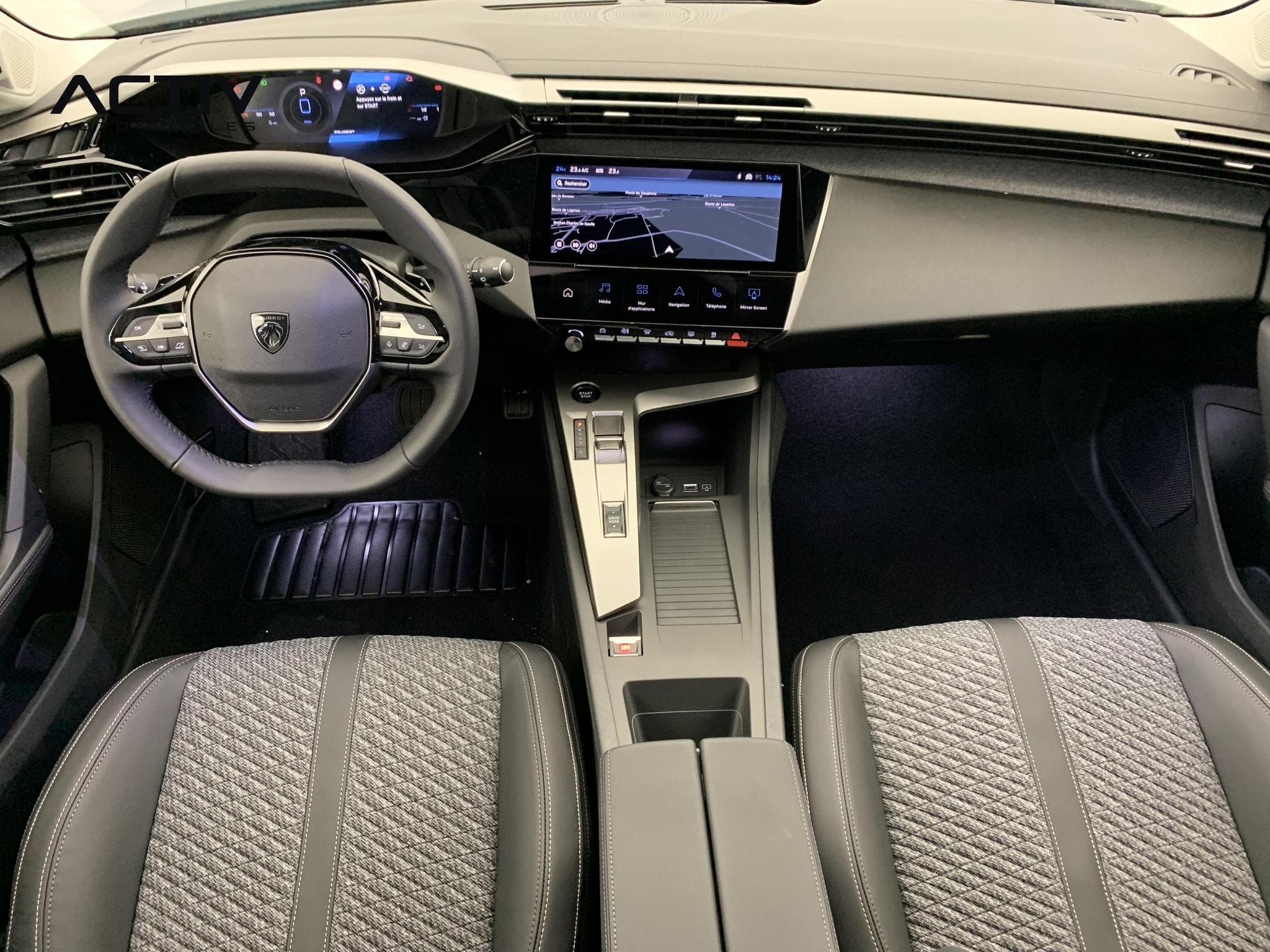 Peugeot 308 Hybrid 145 e-DCS6 Allure (2025) - Photo 12