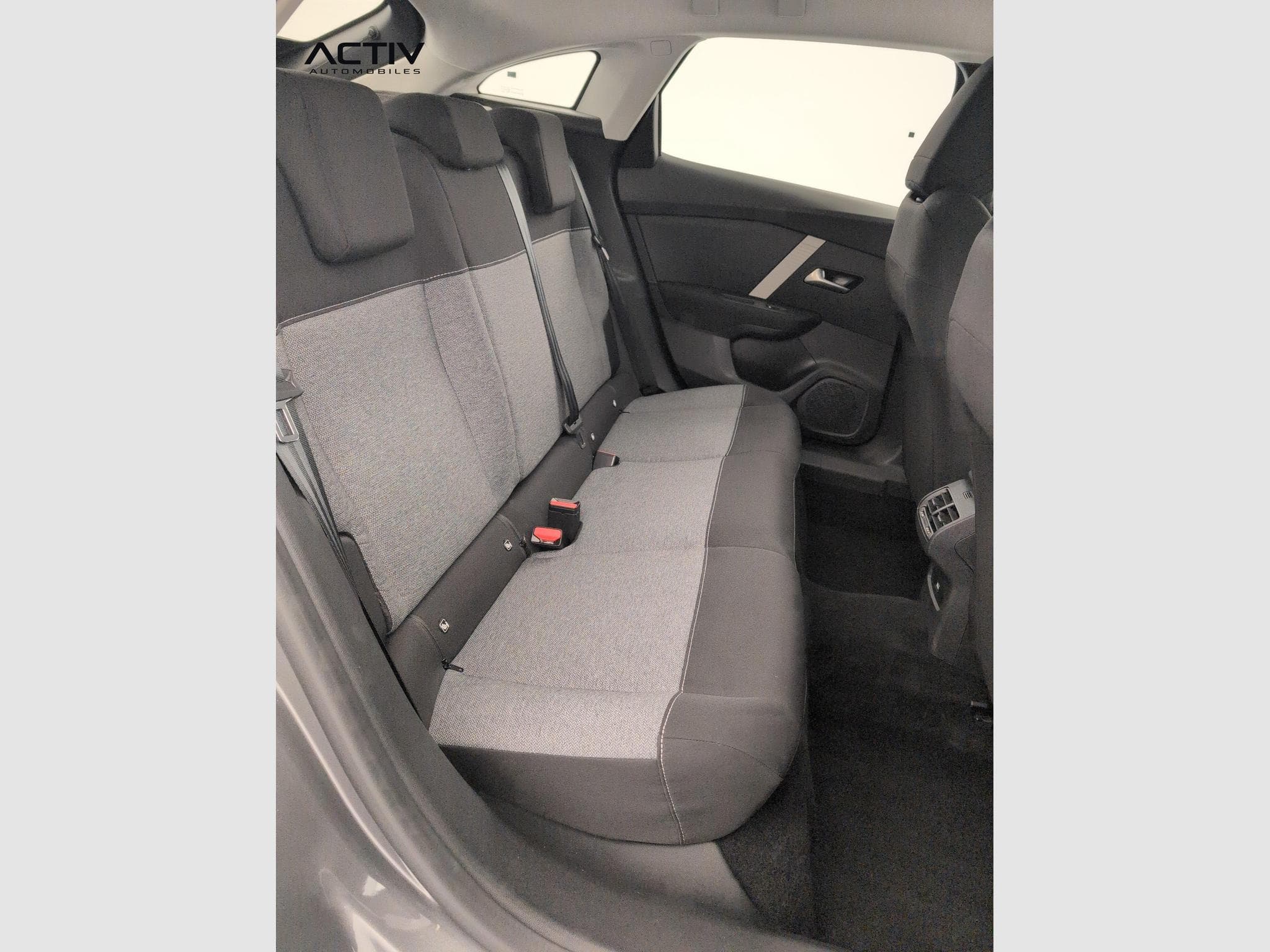 Citroën C4 Hybride 110 ch e-DCS6 You (2025) - Photo 10