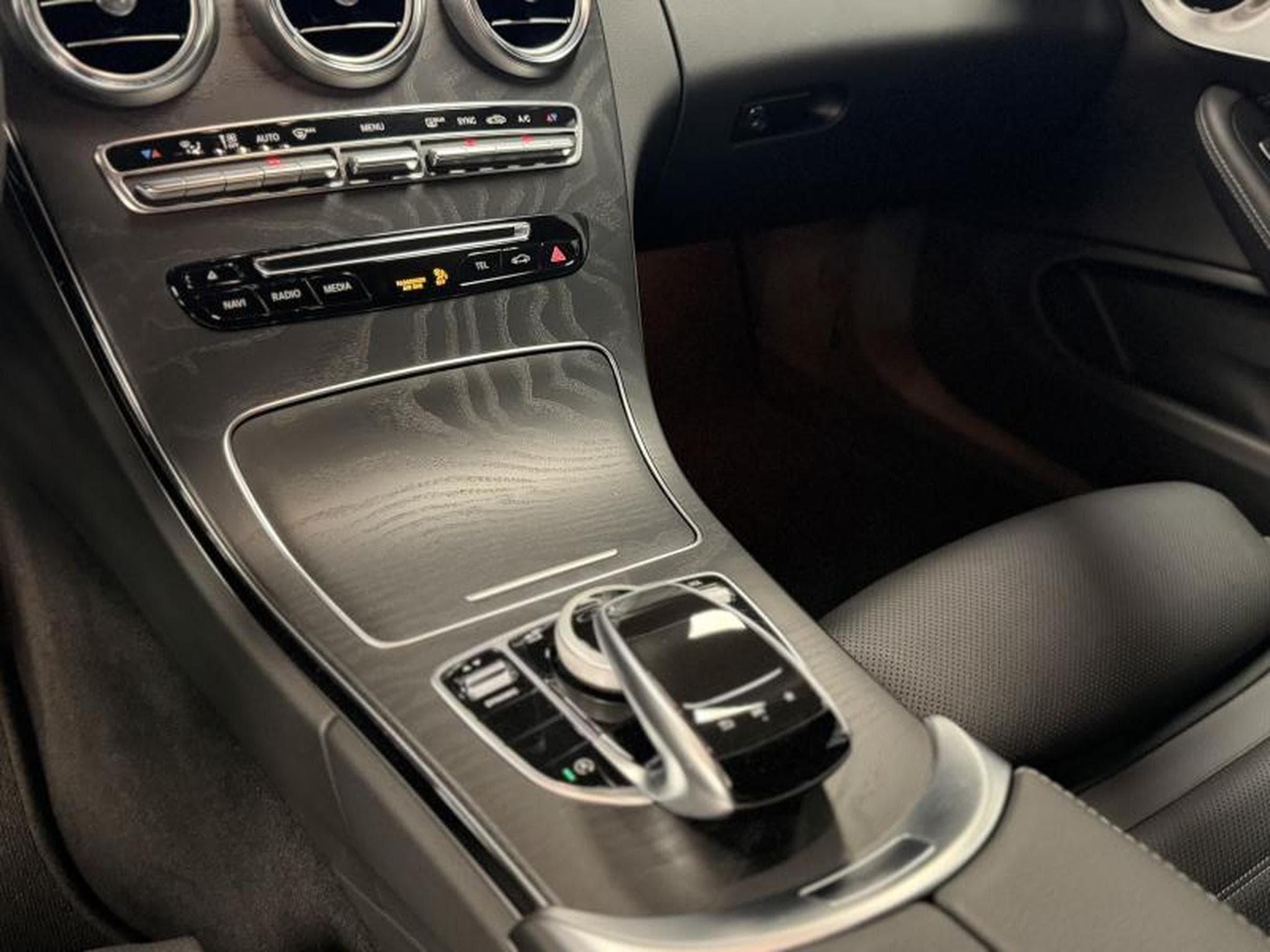 Mercedes C 250 AMG LINE 9G TRONIC (2017) - Photo 6