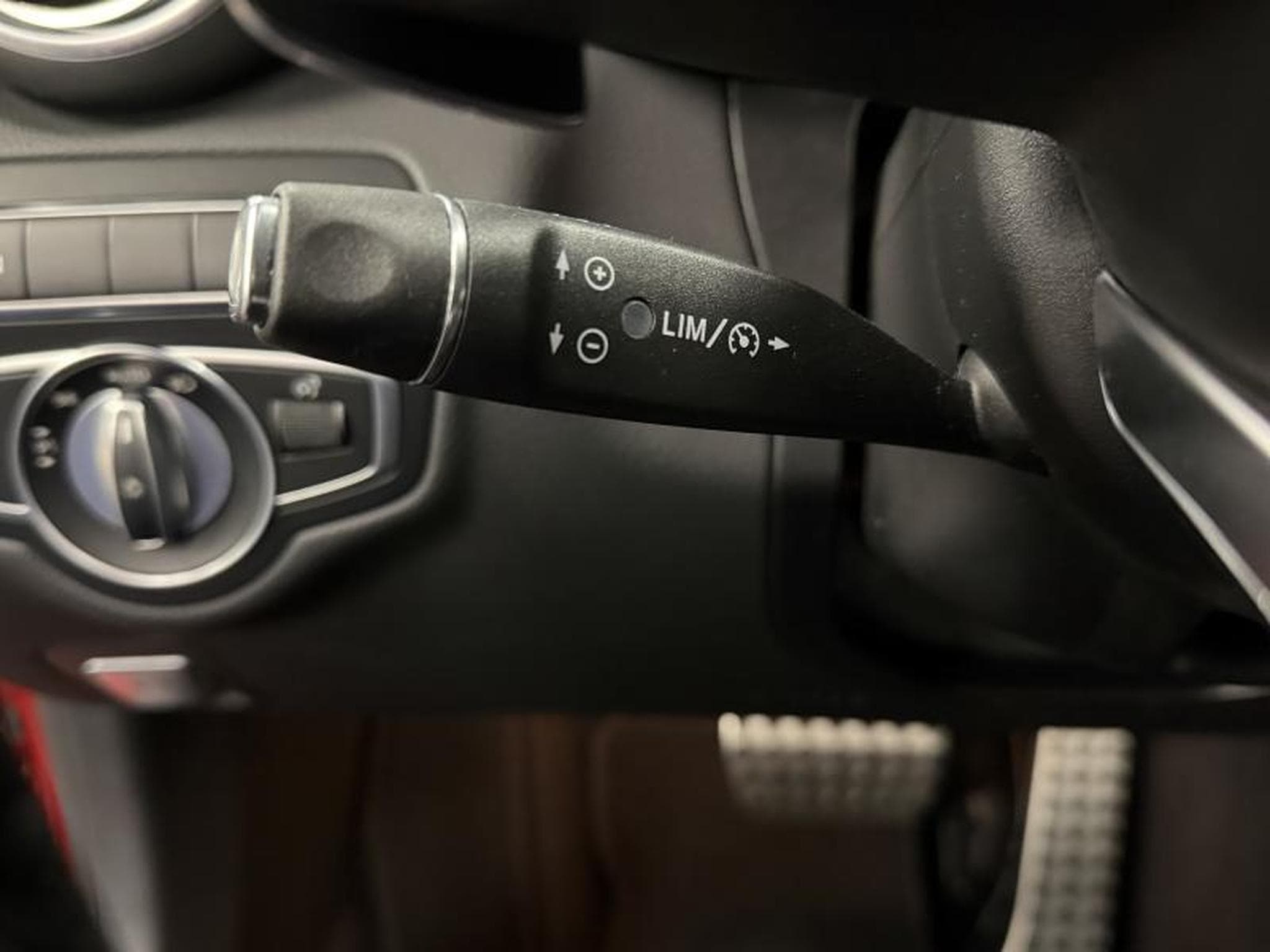 Mercedes C 250 AMG LINE 9G TRONIC (2017) - Photo 9