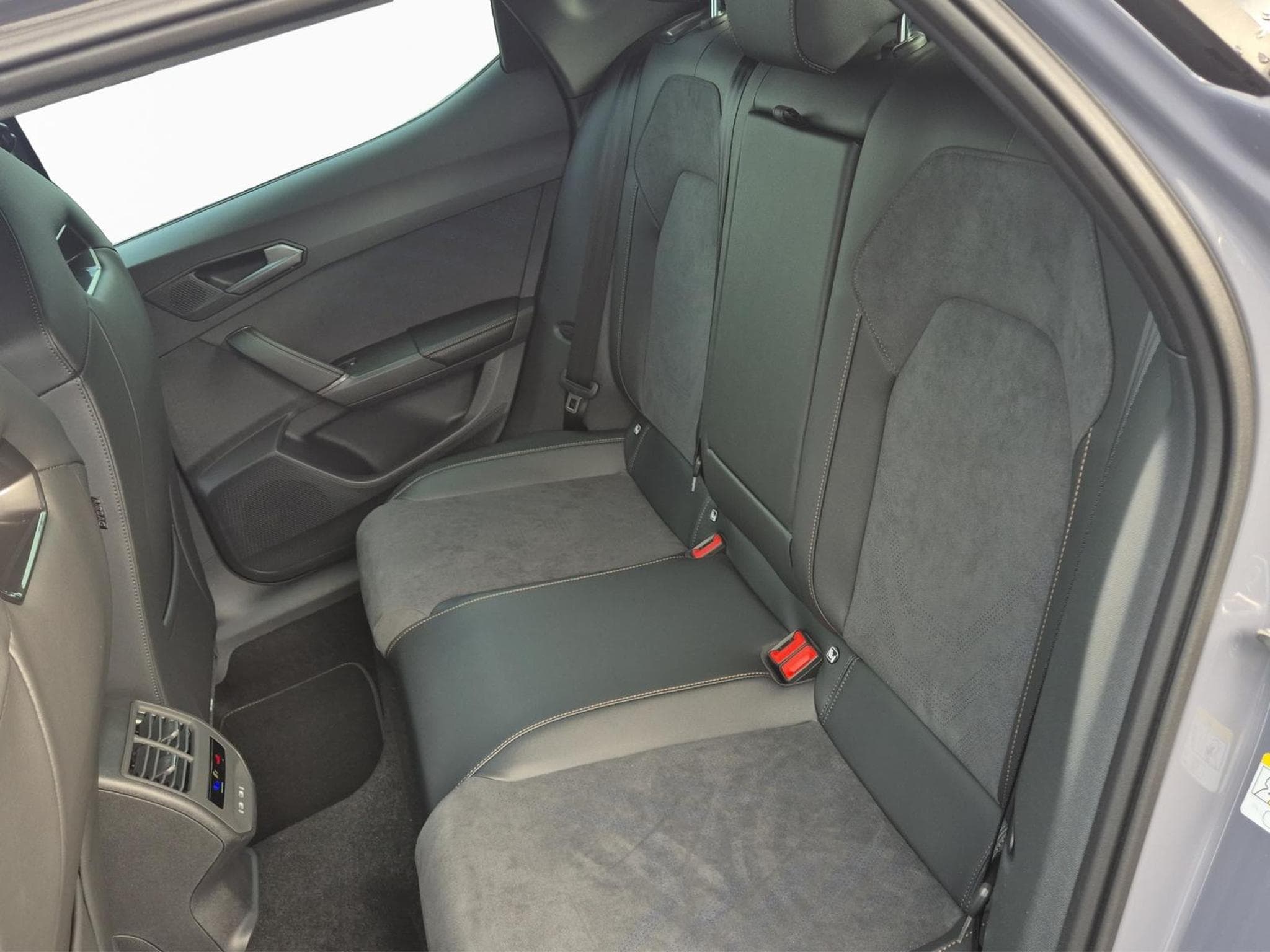Cupra Leon 1.5 eTSI DSG (2026) - Foto 30