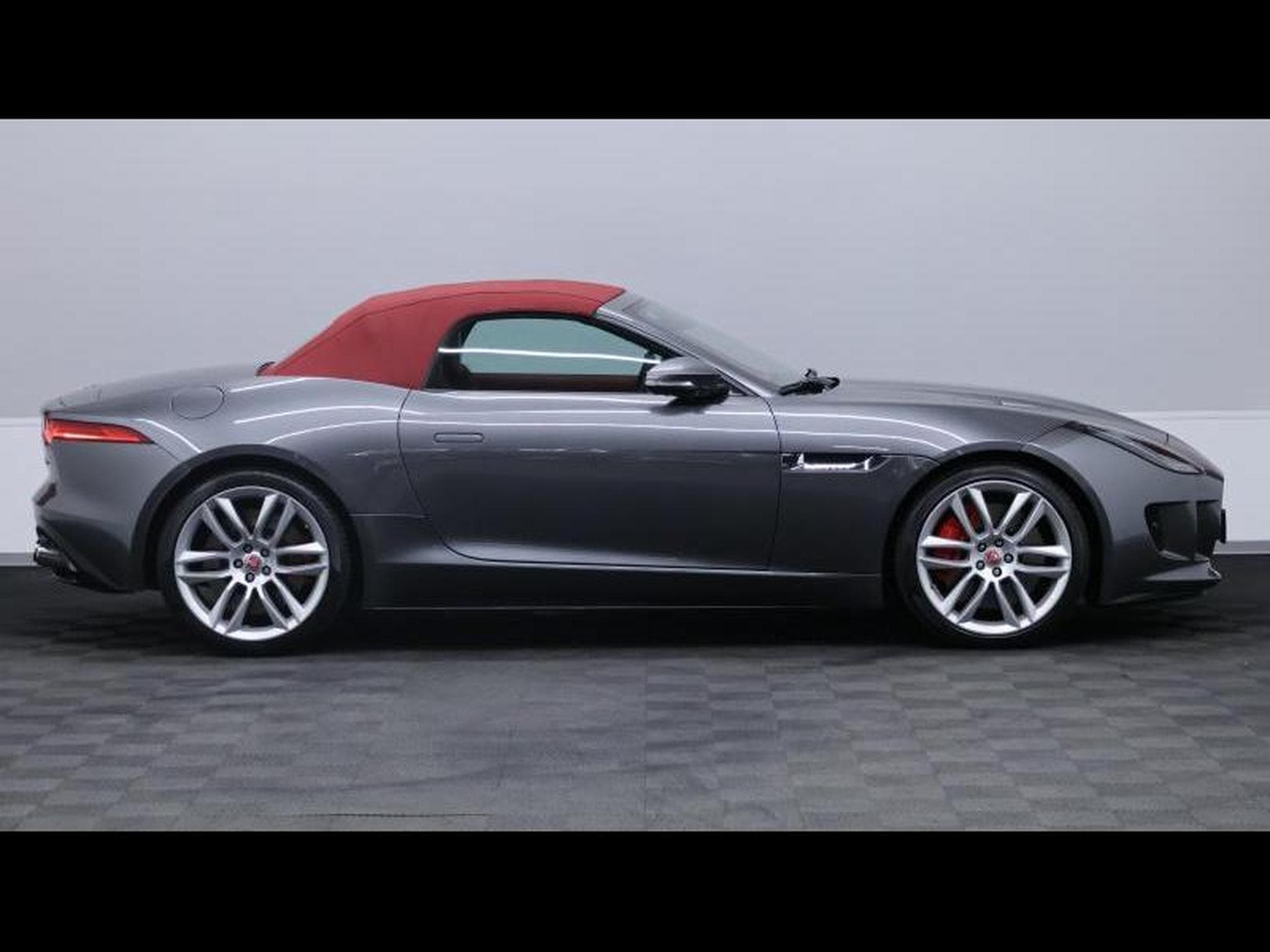 Jaguar F-Type P550 R AWD Auto (2015) - Photo 12