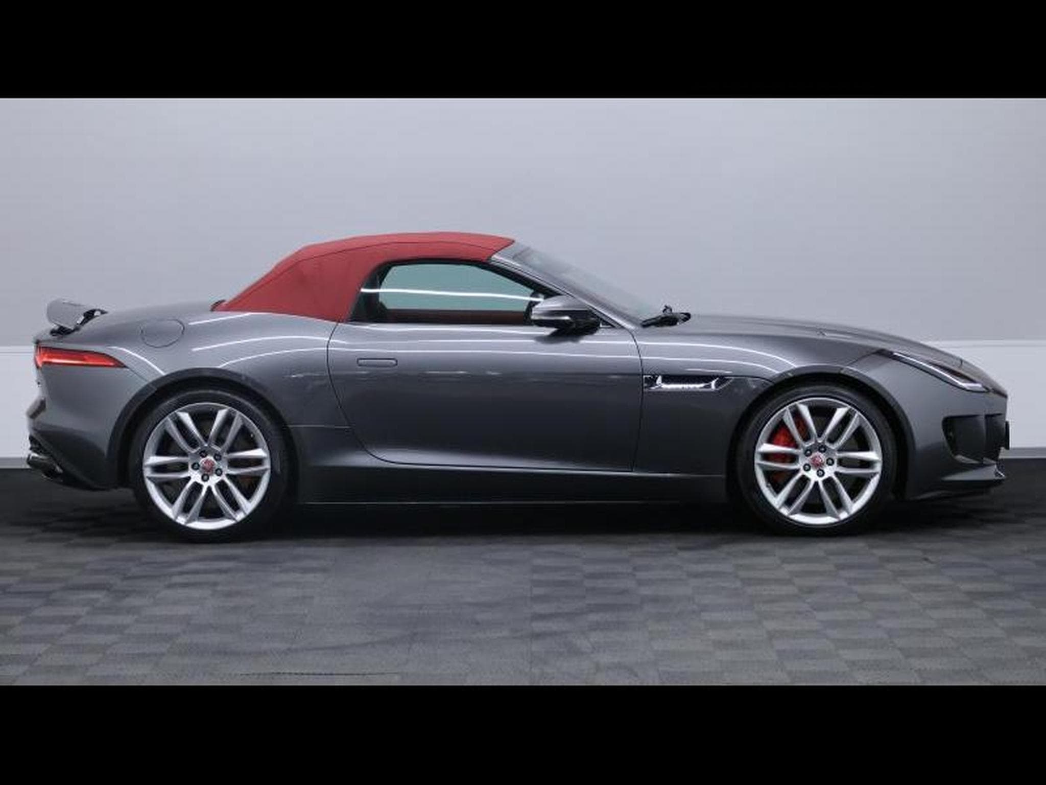 Jaguar F-Type P550 R AWD Auto (2015) - Photo 13
