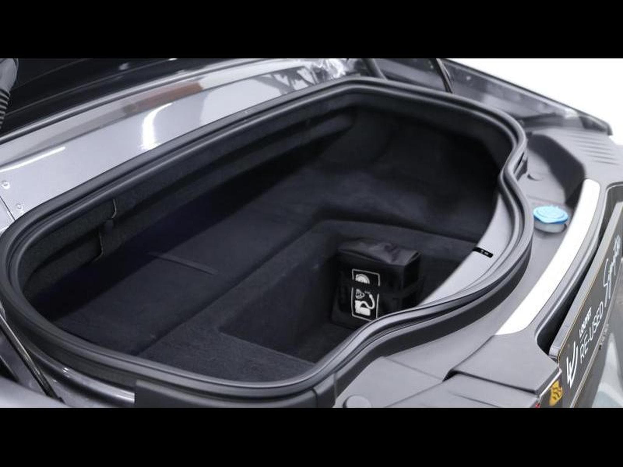 Jaguar F-Type P550 R AWD Auto (2015) - Photo 20