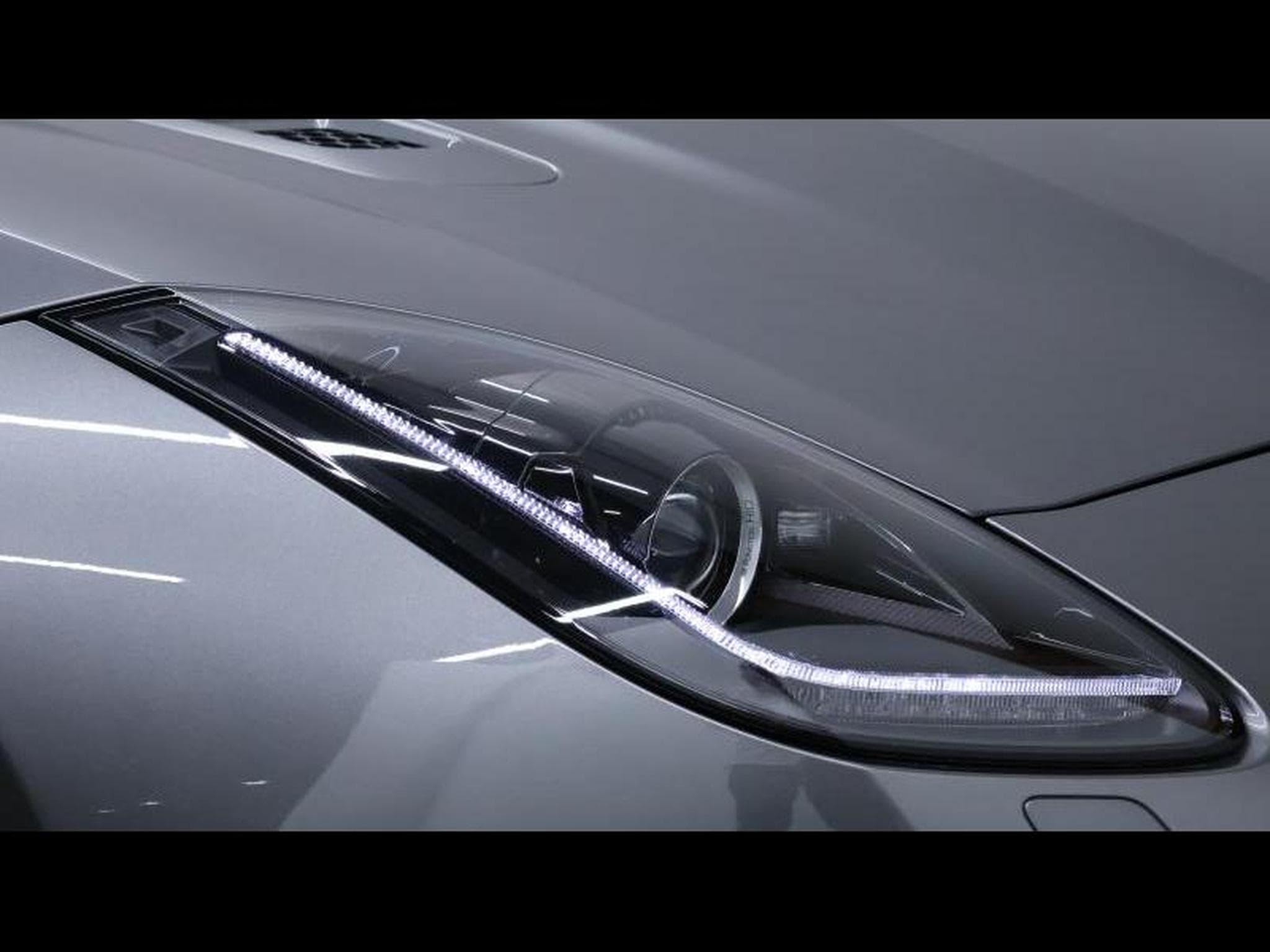 Jaguar F-Type P550 R AWD Auto (2015) - Photo 23