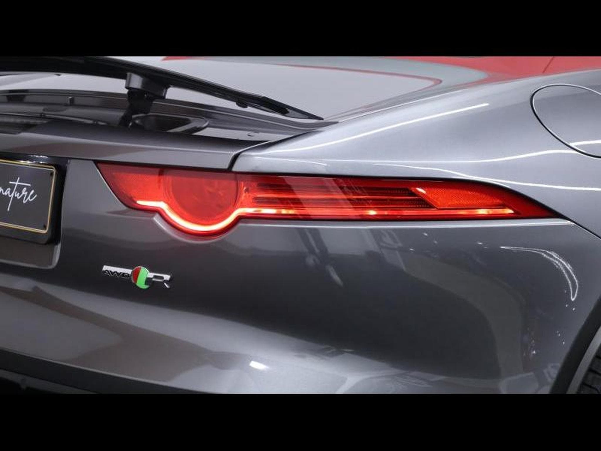 Jaguar F-Type P550 R AWD Auto (2015) - Photo 24