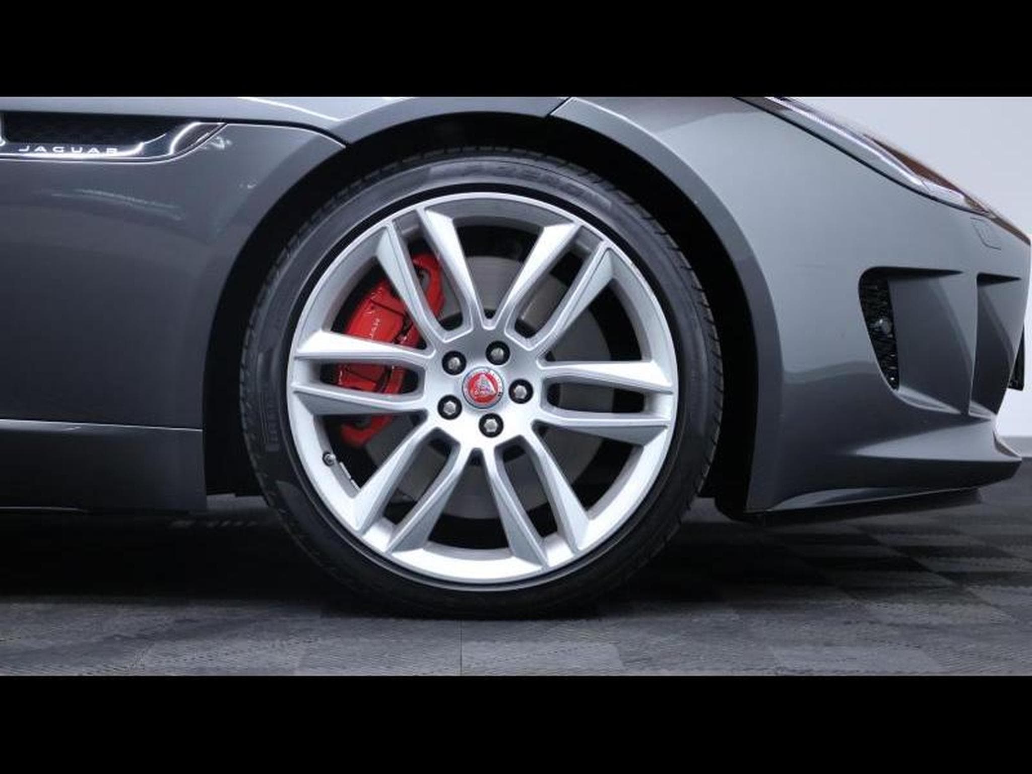 Jaguar F-Type P550 R AWD Auto (2015) - Photo 25
