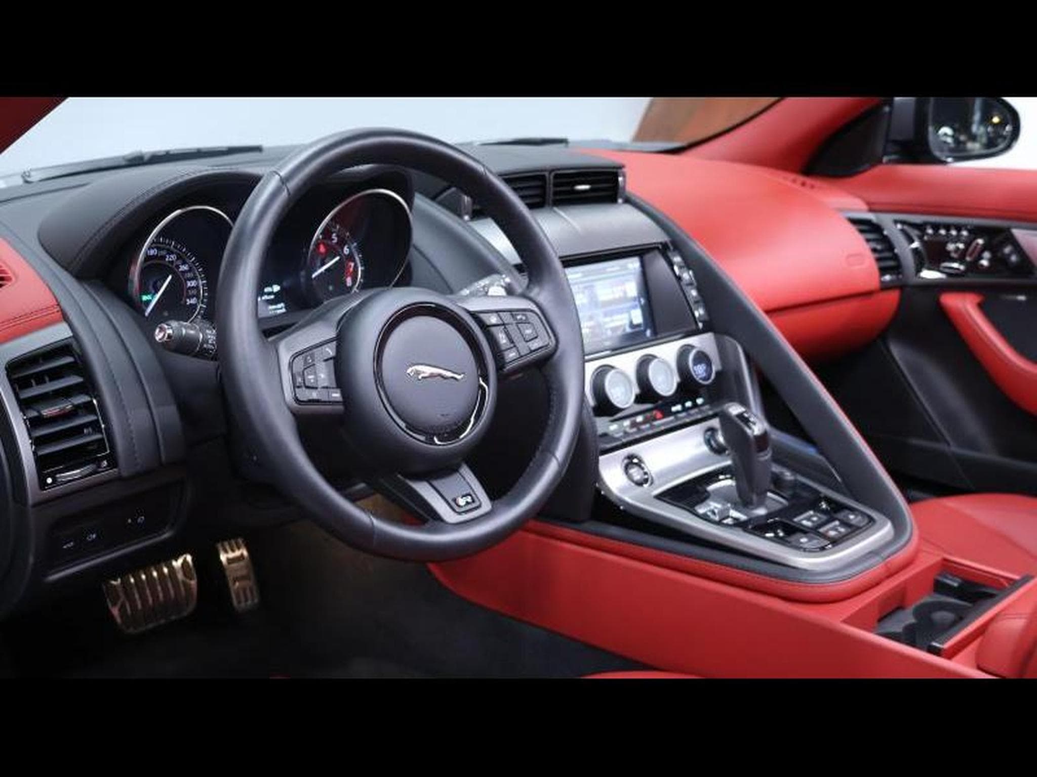 Jaguar F-Type P550 R AWD Auto (2015) - Photo 30