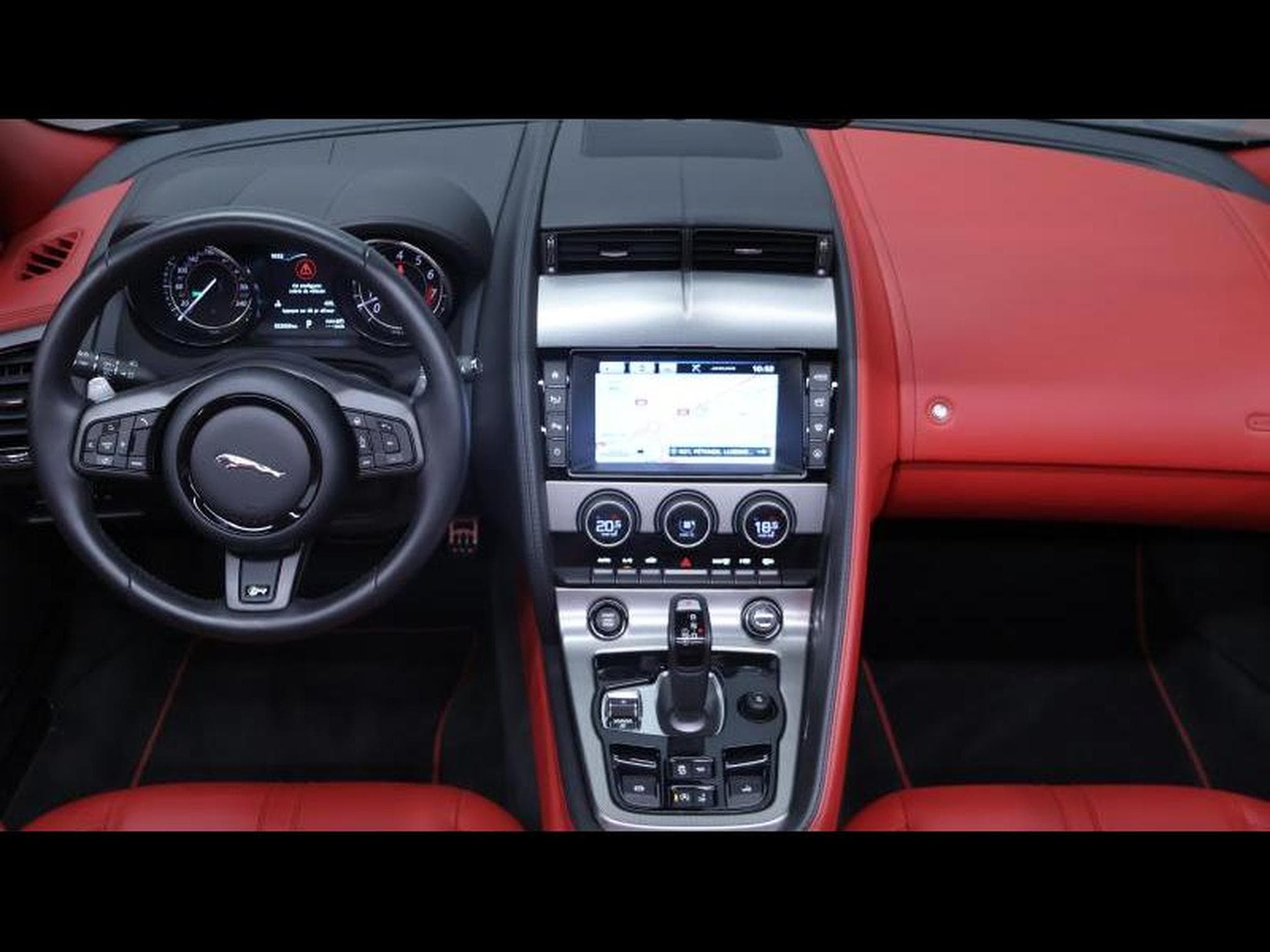 Jaguar F-Type P550 R AWD Auto (2015) - Photo 31
