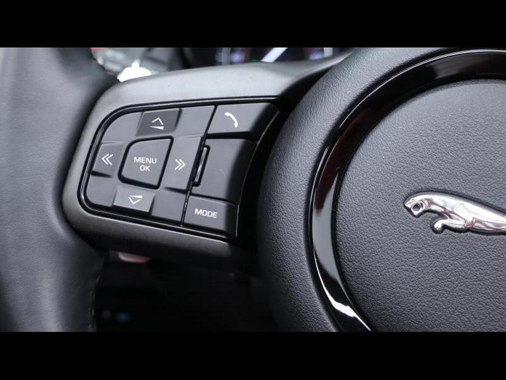 Jaguar F-Type P550 R AWD Auto (2015) - Photo 34