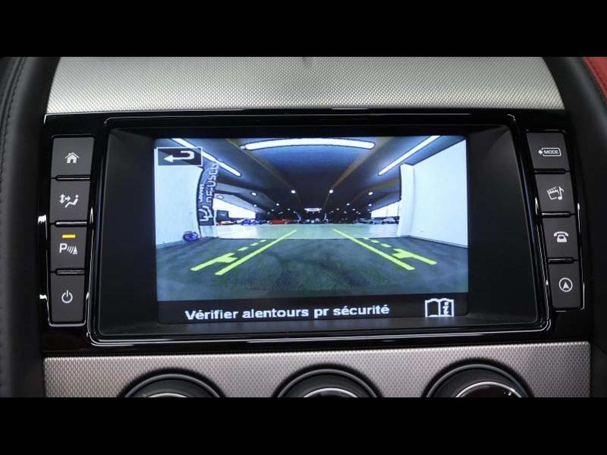 Jaguar F-Type P550 R AWD Auto (2015) - Photo 38