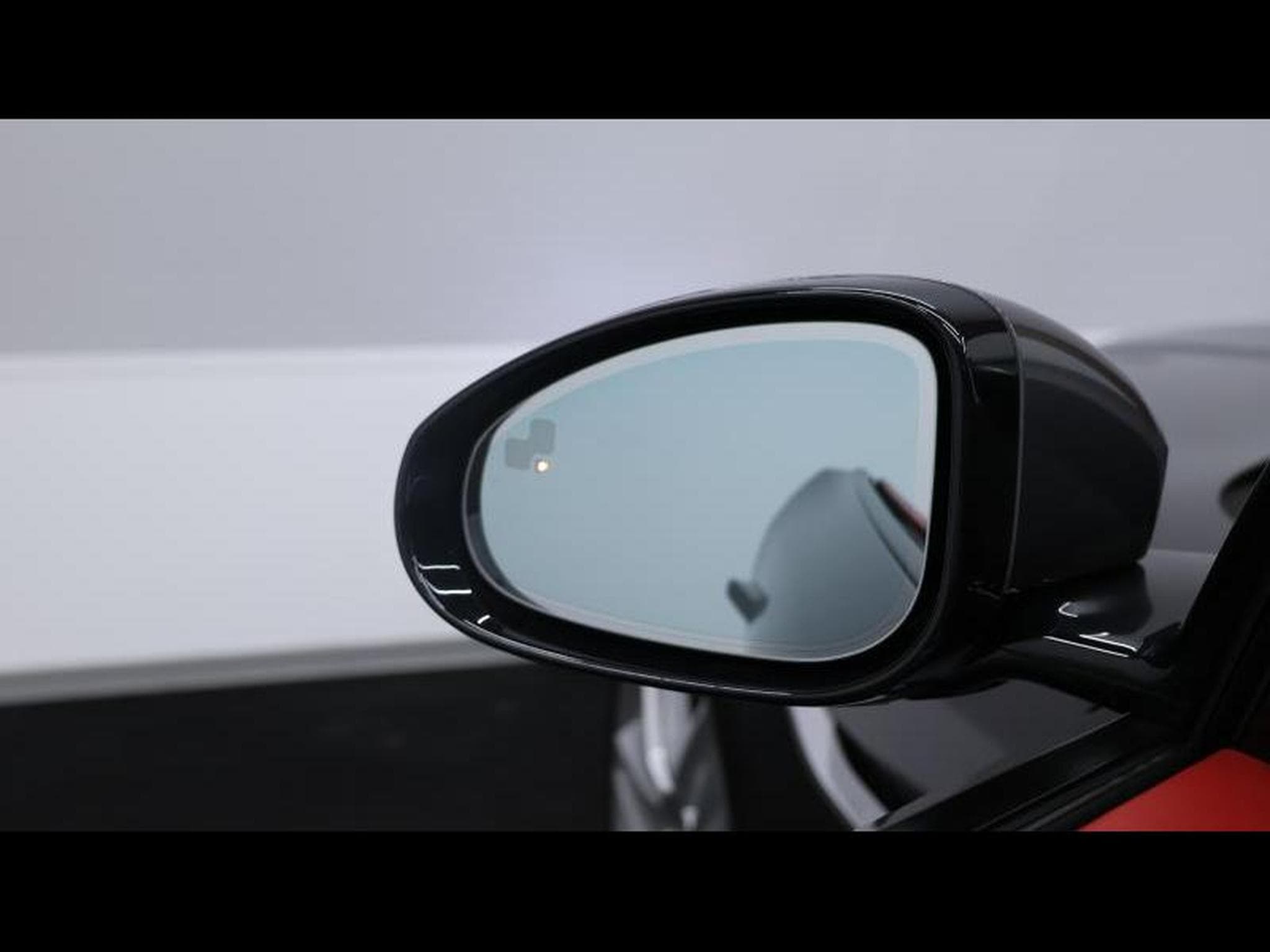 Jaguar F-Type P550 R AWD Auto (2015) - Photo 42