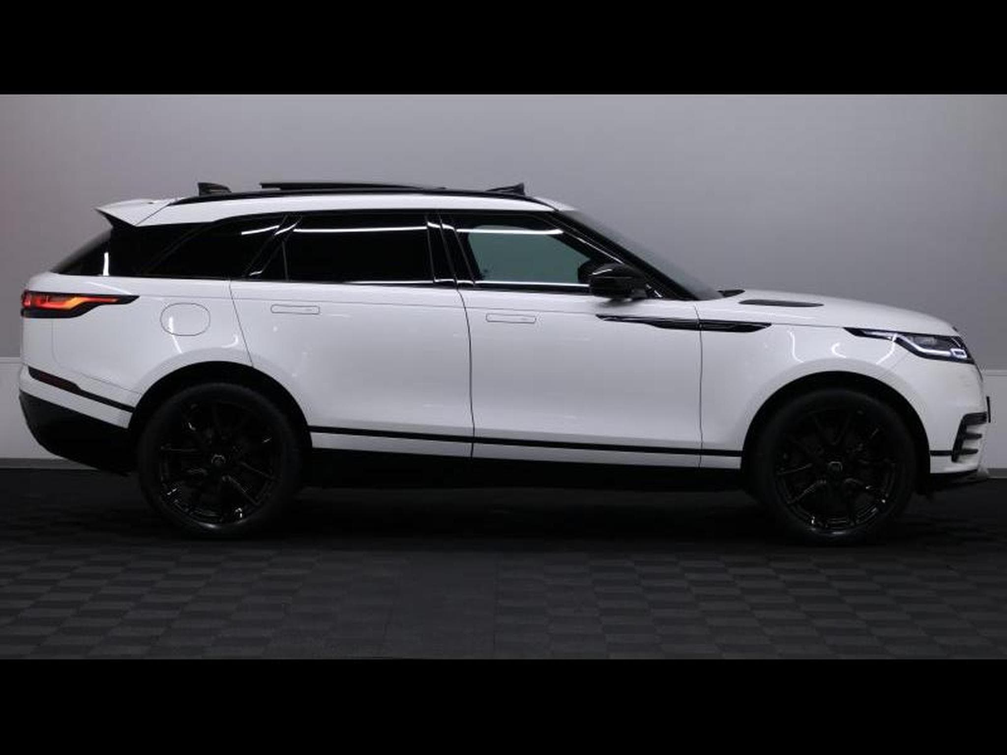 Land-Rover Range Rover Velar P400e HSE R-Dynamic PHEV (2022) - Photo 4