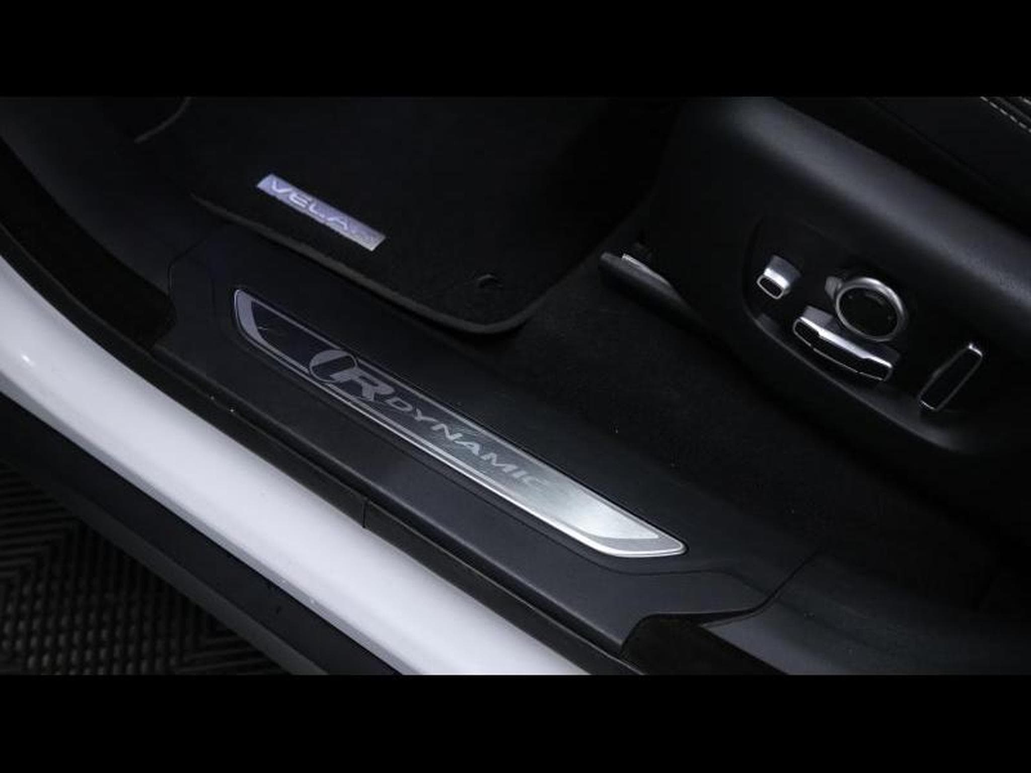 Land-Rover Range Rover Velar P400e HSE R-Dynamic PHEV (2022) - Photo 39