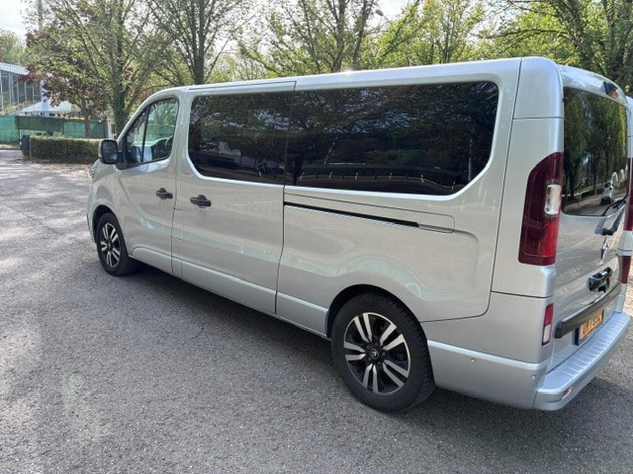 Renault Trafic Grand Passenger Intens Blue dci 170 AUTO (2023) - Photo 4