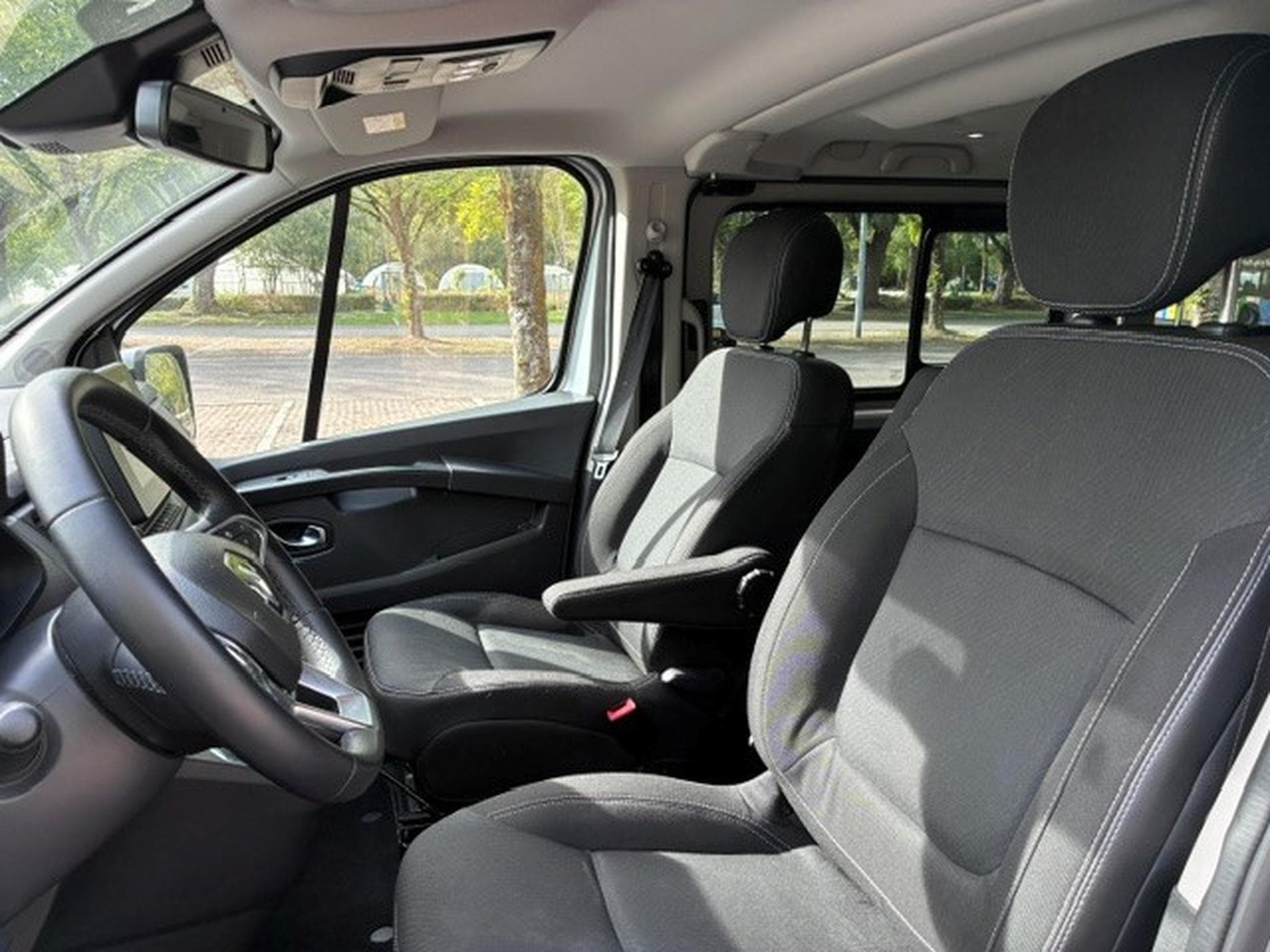Renault Trafic Grand Passenger Intens Blue dci 170 AUTO (2023) - Photo 6