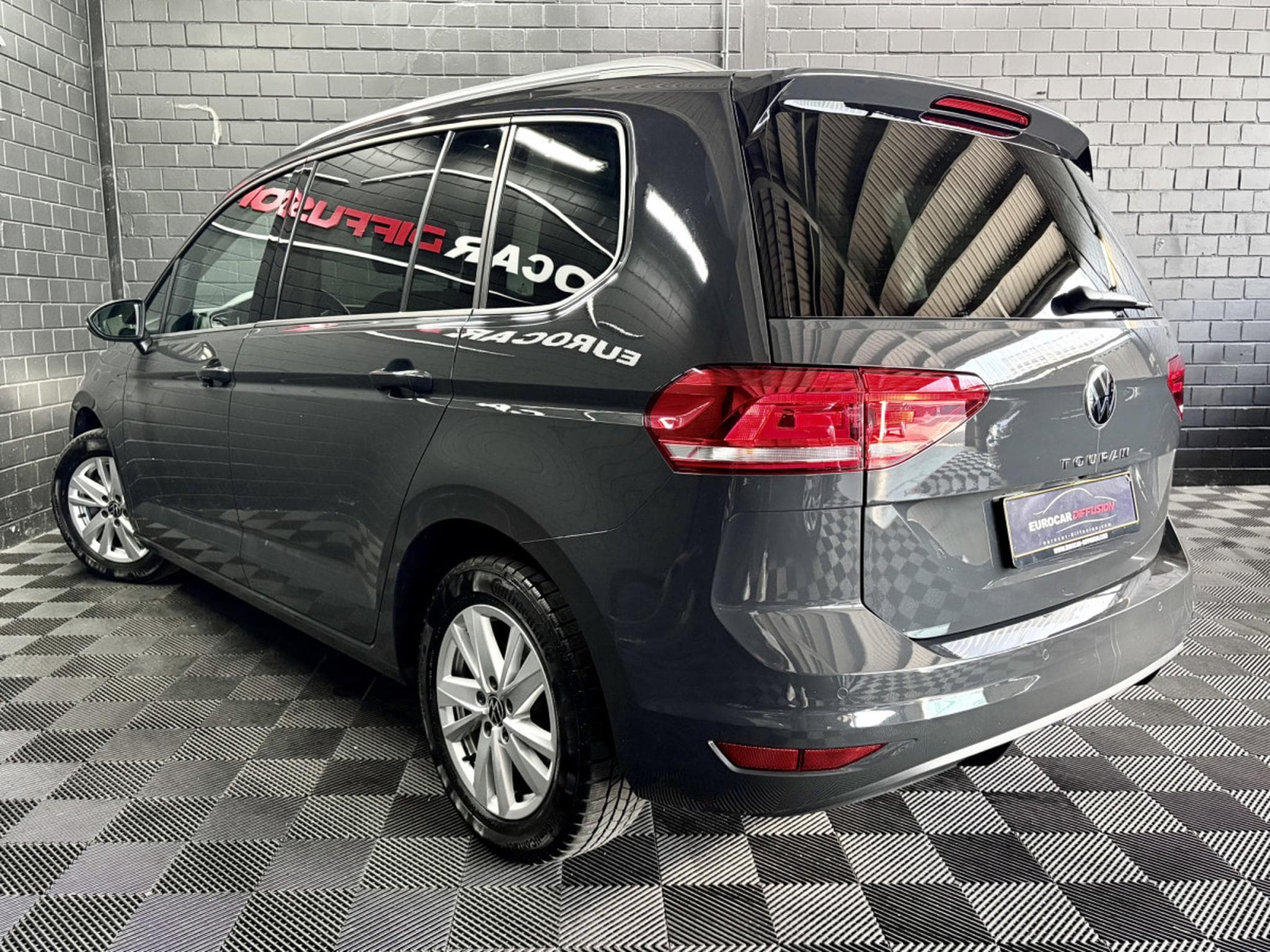 VW Touran Comfortline 1.5 TSI 150 CV DSG7 * 7 PLACES * *HAYON* ATTELAG (2024) - Foto 4