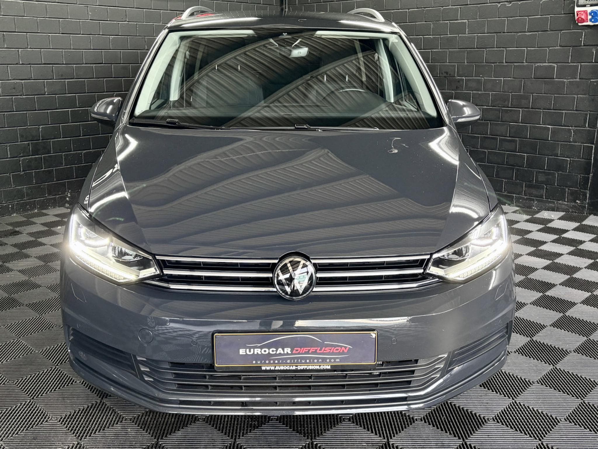 VW Touran Comfortline 1.5 TSI 150 CV DSG7 * 7 PLACES * *HAYON* ATTELAG (2024) - Foto 2