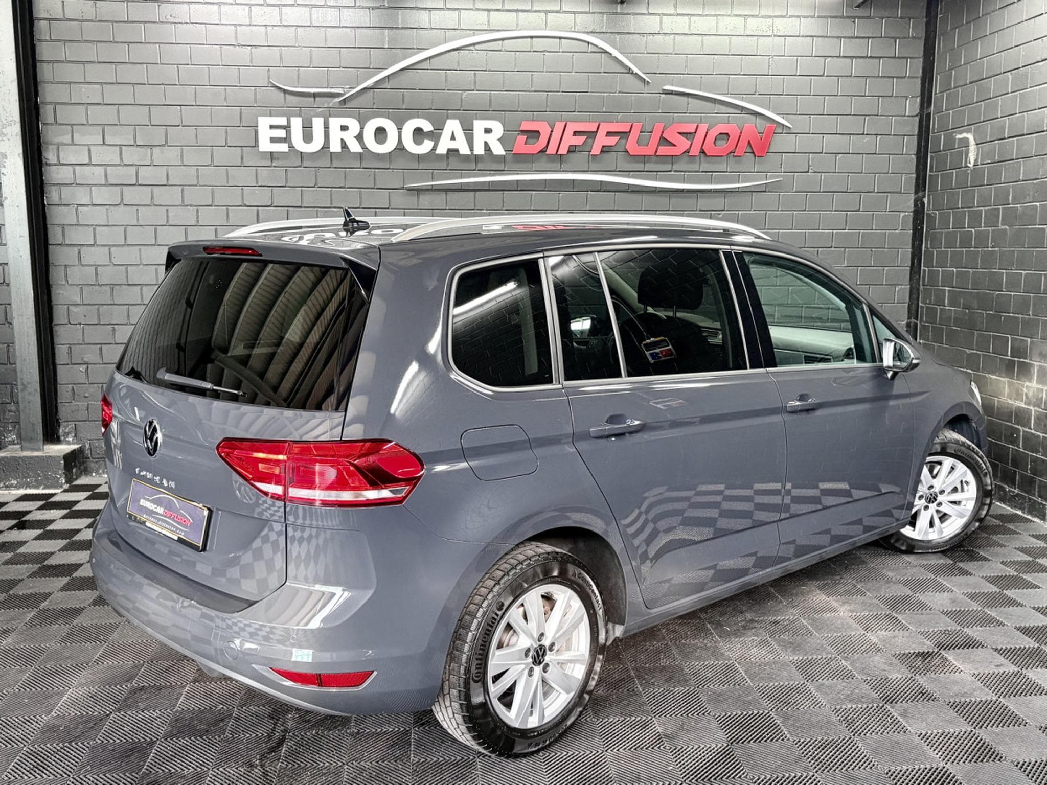 VW Touran Comfortline 1.5 TSI 150 CV DSG7 * 7 PLACES * *HAYON* ATTELAG (2024) - Foto 6